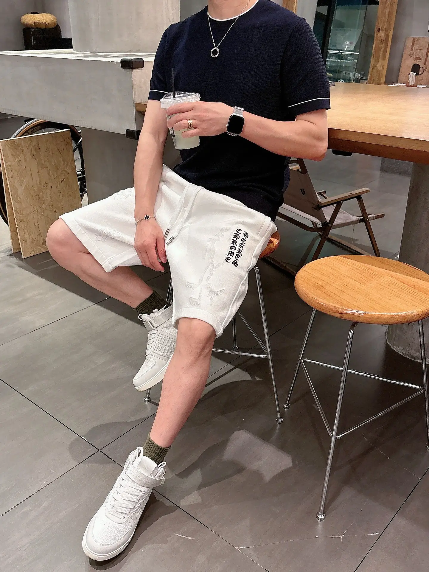 Embroidered Logo Casual Shorts D18011026 — view 5