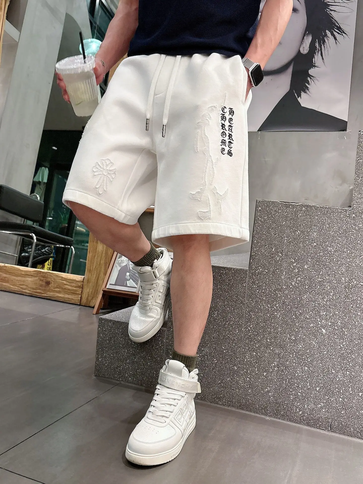 Embroidered Logo Casual Shorts D18011026 — view 7