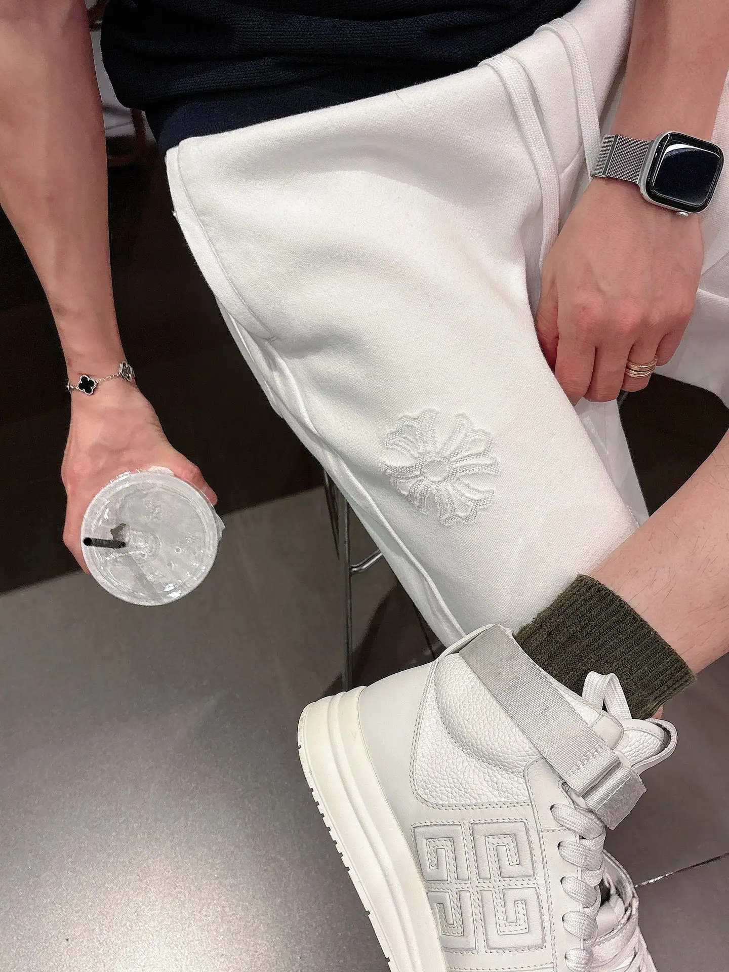 Embroidered Logo Casual Shorts D18011026 — view 9
