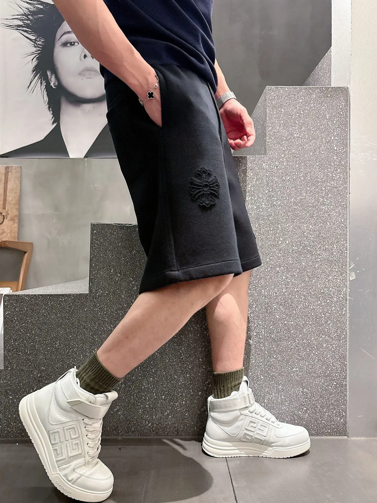 Logo-Embroidered Burnout Jersey Shorts D18011027 — view 6