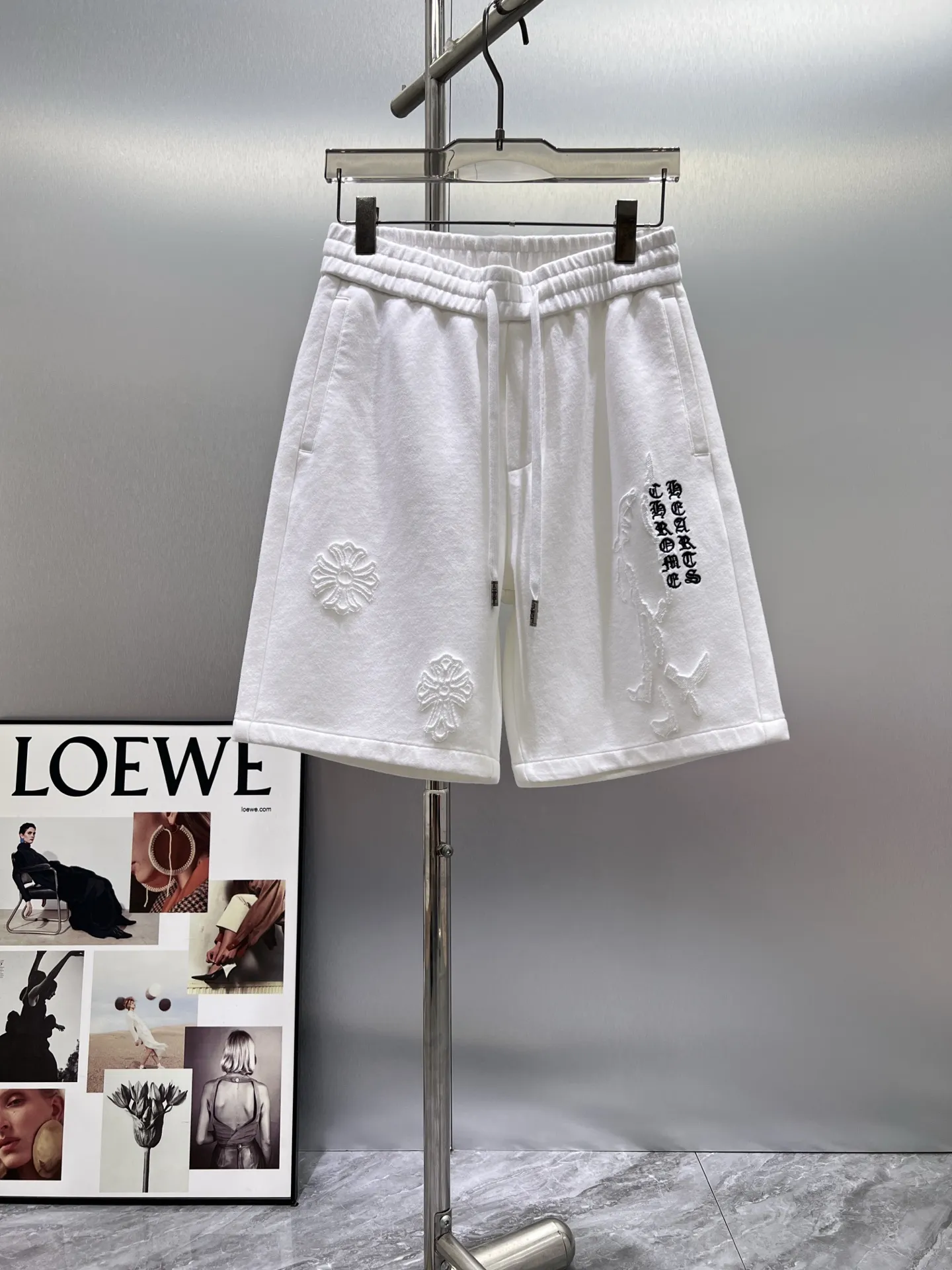 Embroidered Logo Drawstring Shorts D21011996