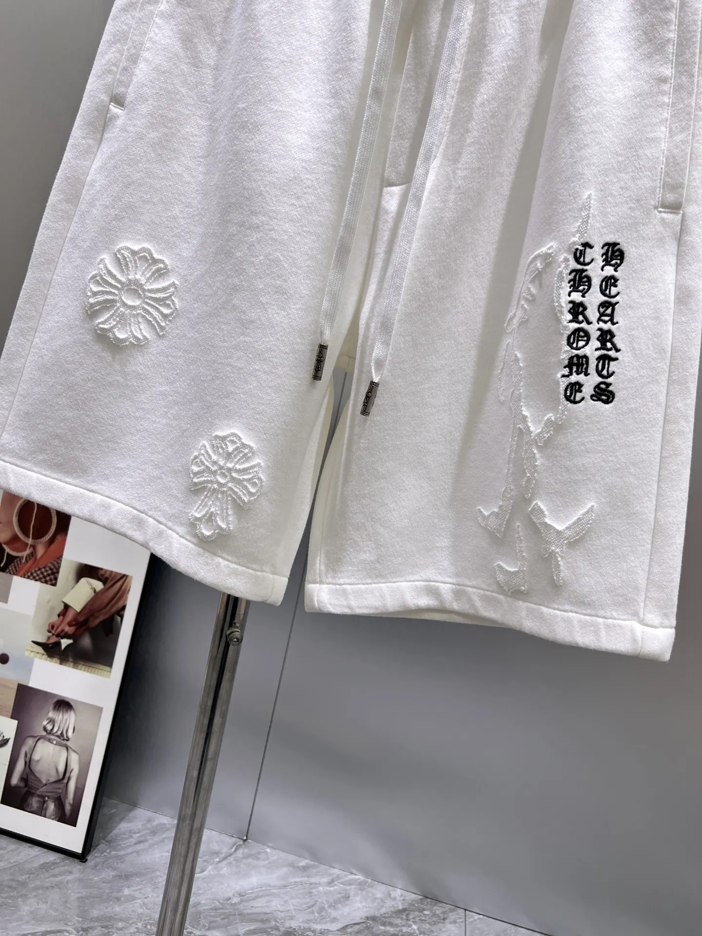 Embroidered Logo Drawstring Shorts D21011996 — view 5