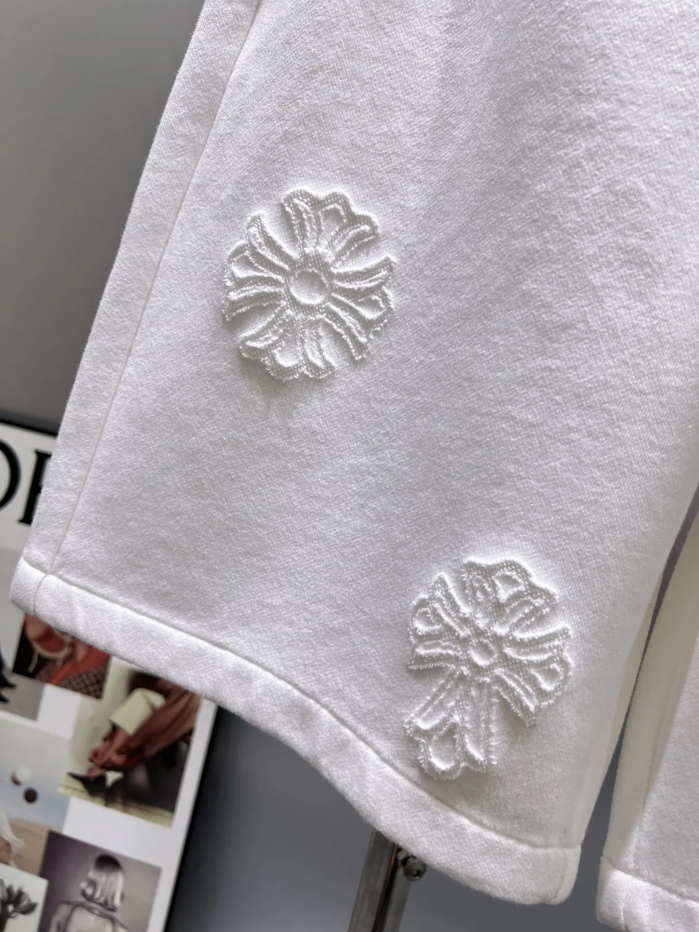 Embroidered Logo Drawstring Shorts D21011996 — view 6