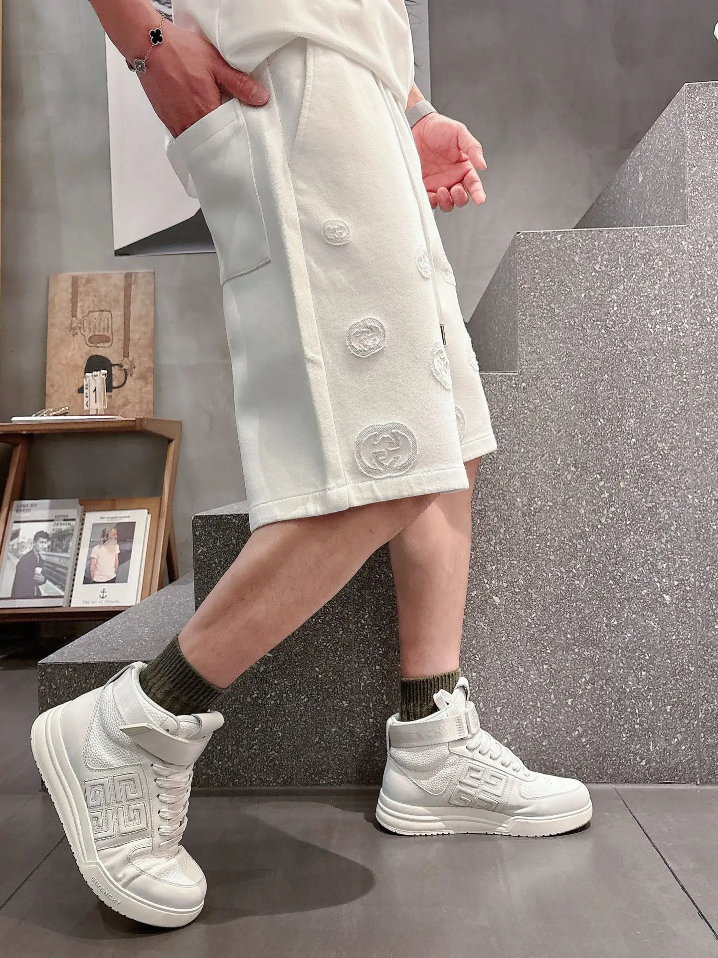 Interlocking G Laser-Cut Jersey Shorts D18011024 — view 4