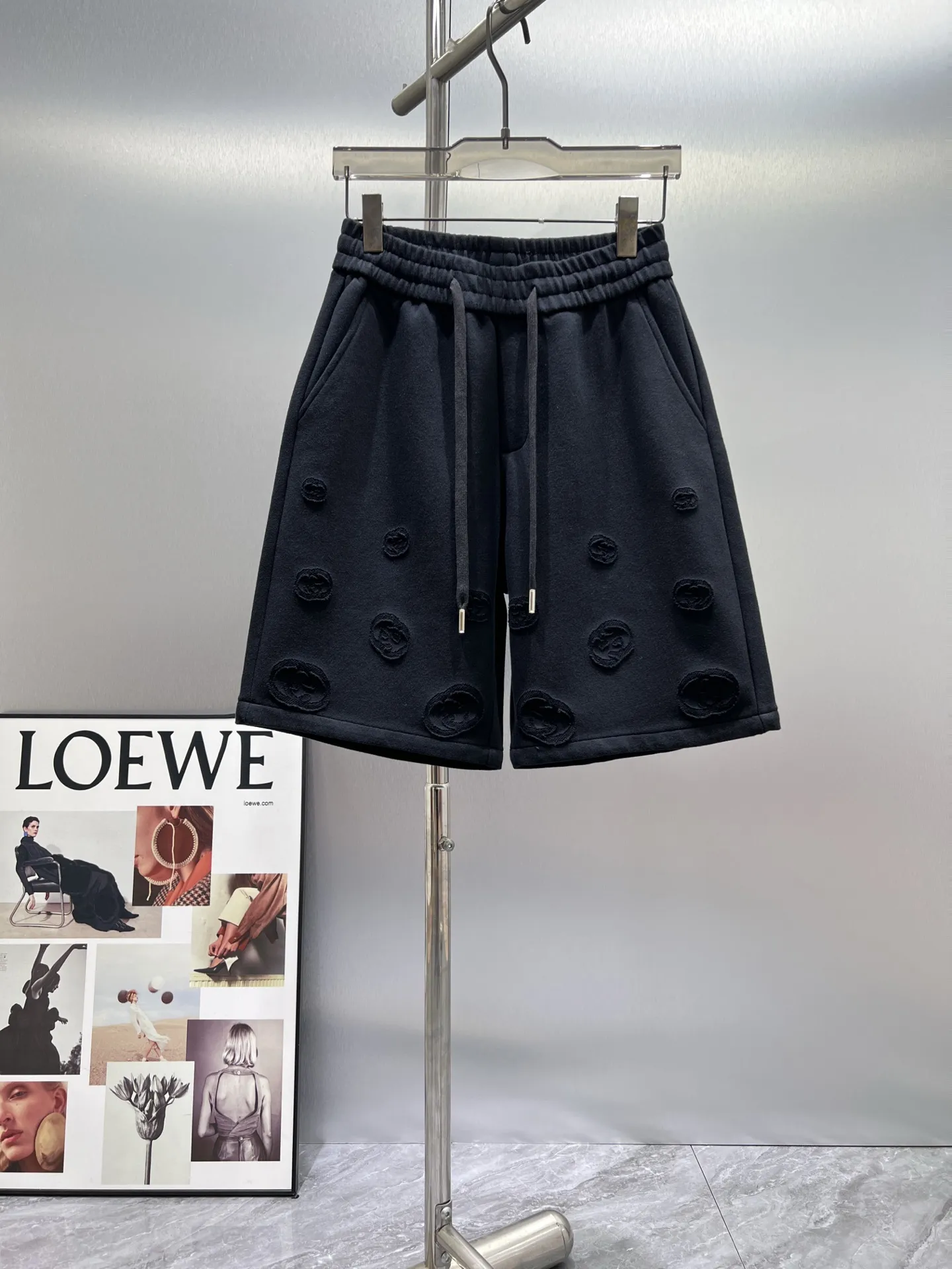 Laser-Cut Logo Drawstring Shorts D21011995