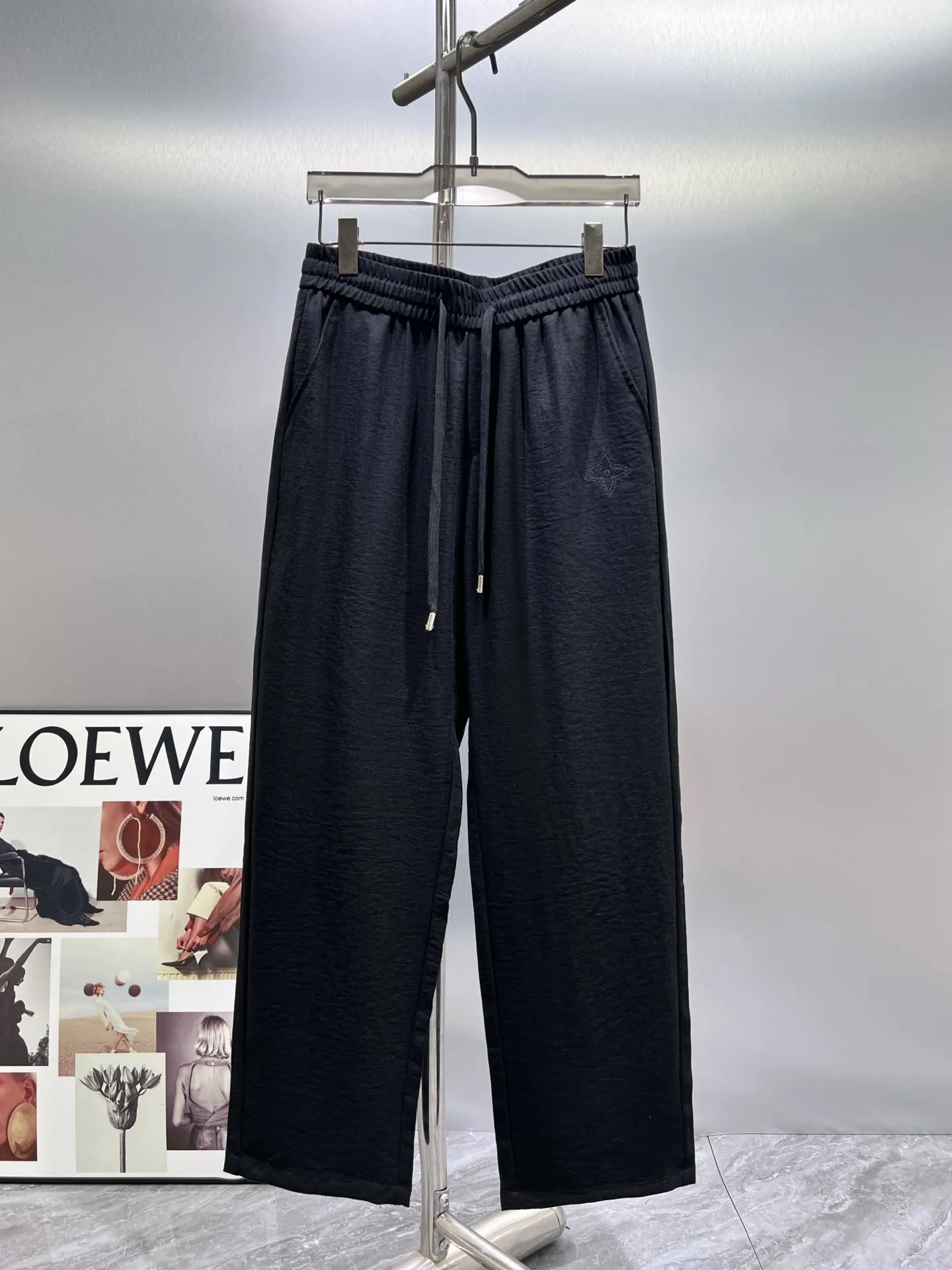 Embroidered Logo Drawstring Sweatpants D20511012