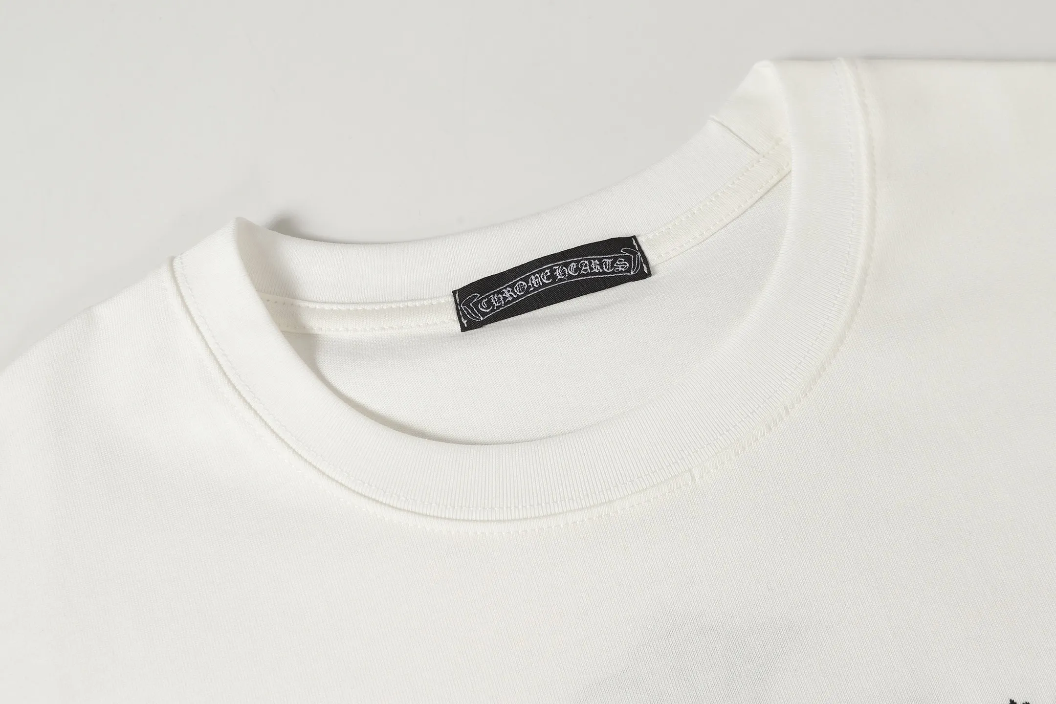 Cross Patch Embroidered Cotton T-Shirt D10513541 — view 4