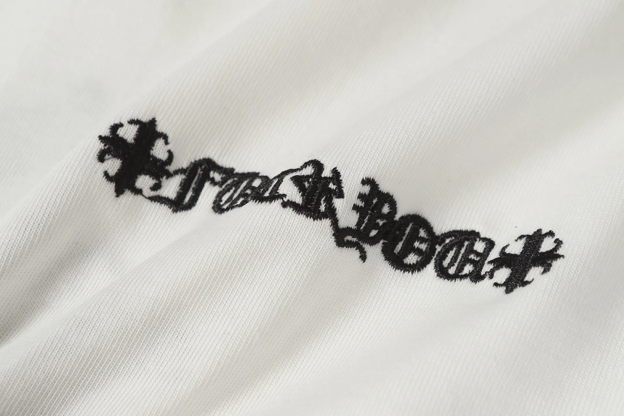 Cross Patch Embroidered Cotton T-Shirt D10513541 — view 7