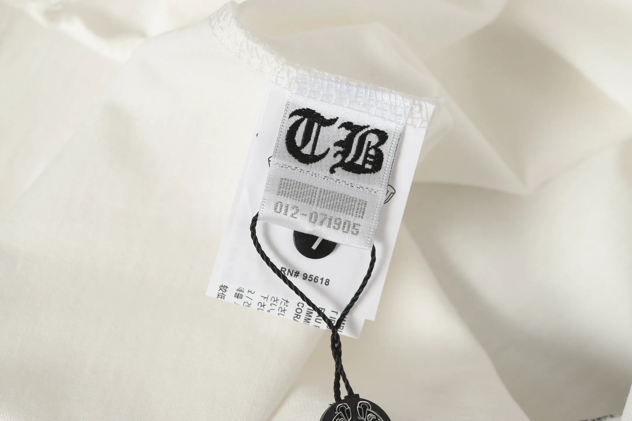 Cross Patch Embroidered Cotton T-Shirt D10513541 — view 11