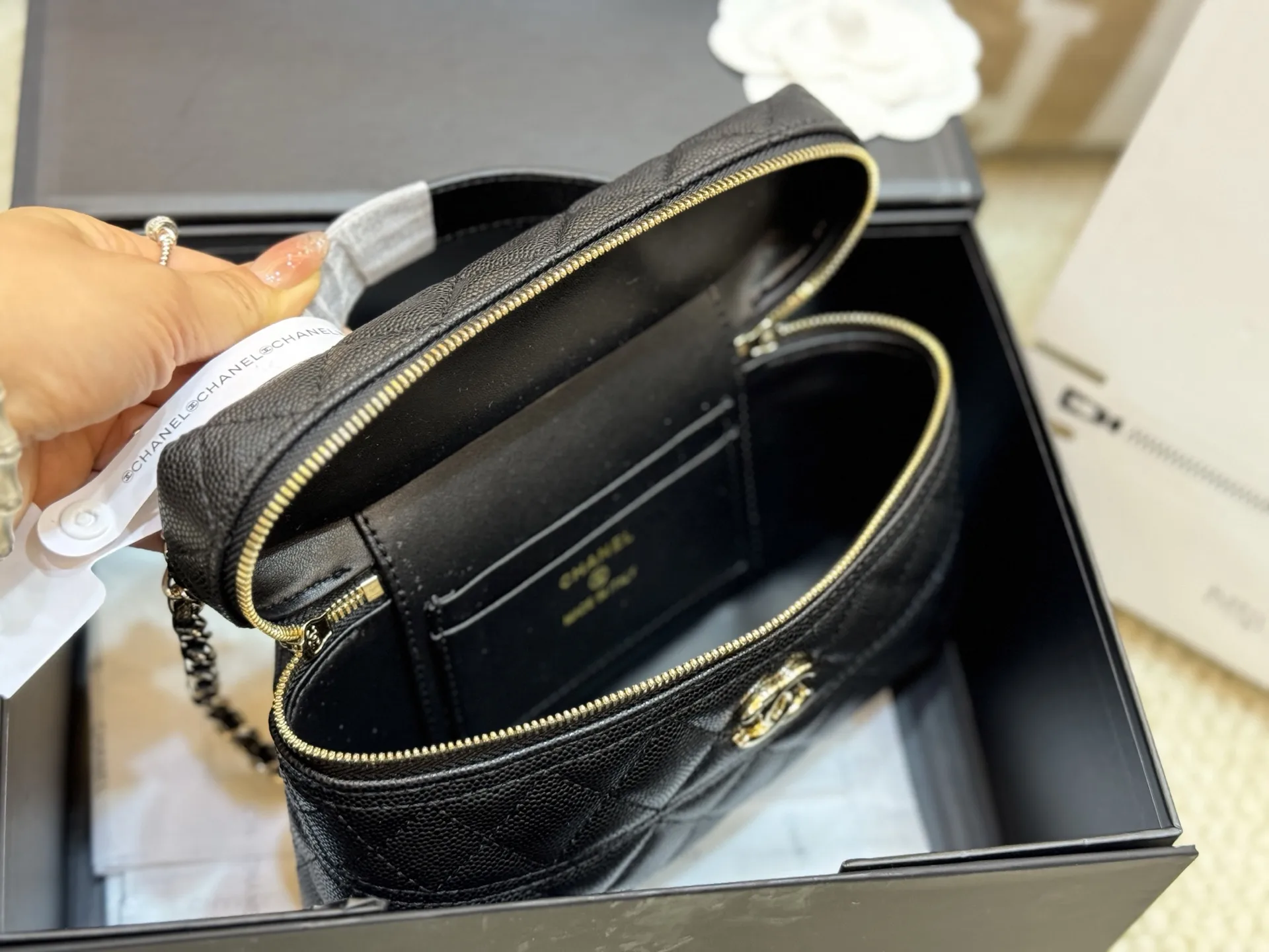 Quilted Caviar Leather Vanity Case D42017851 — view 7
