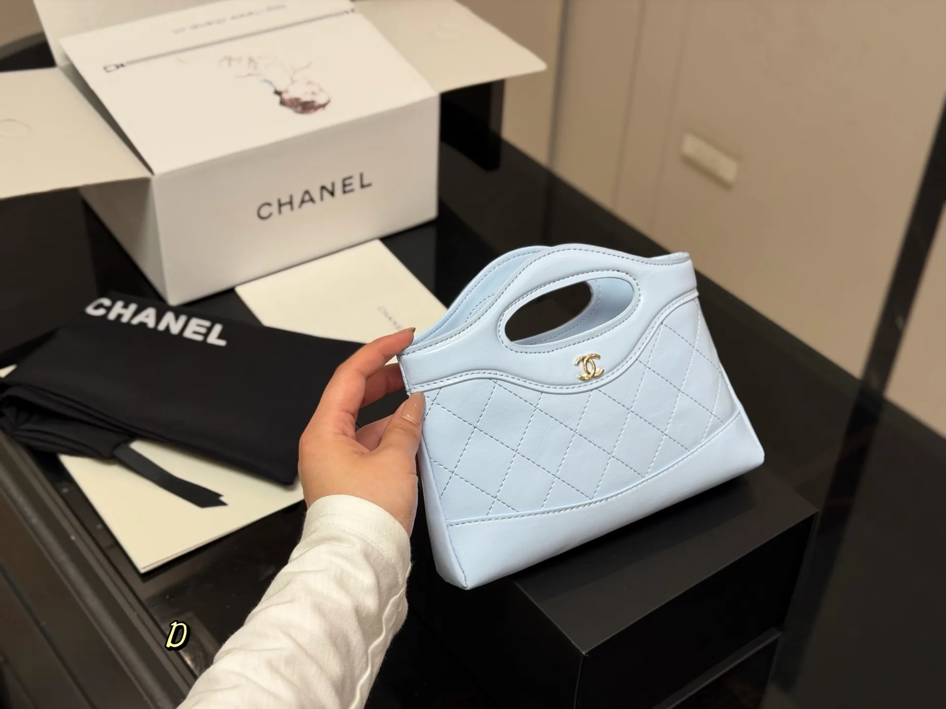 Chanel 31 Mini Top-Handle Bag D26018373