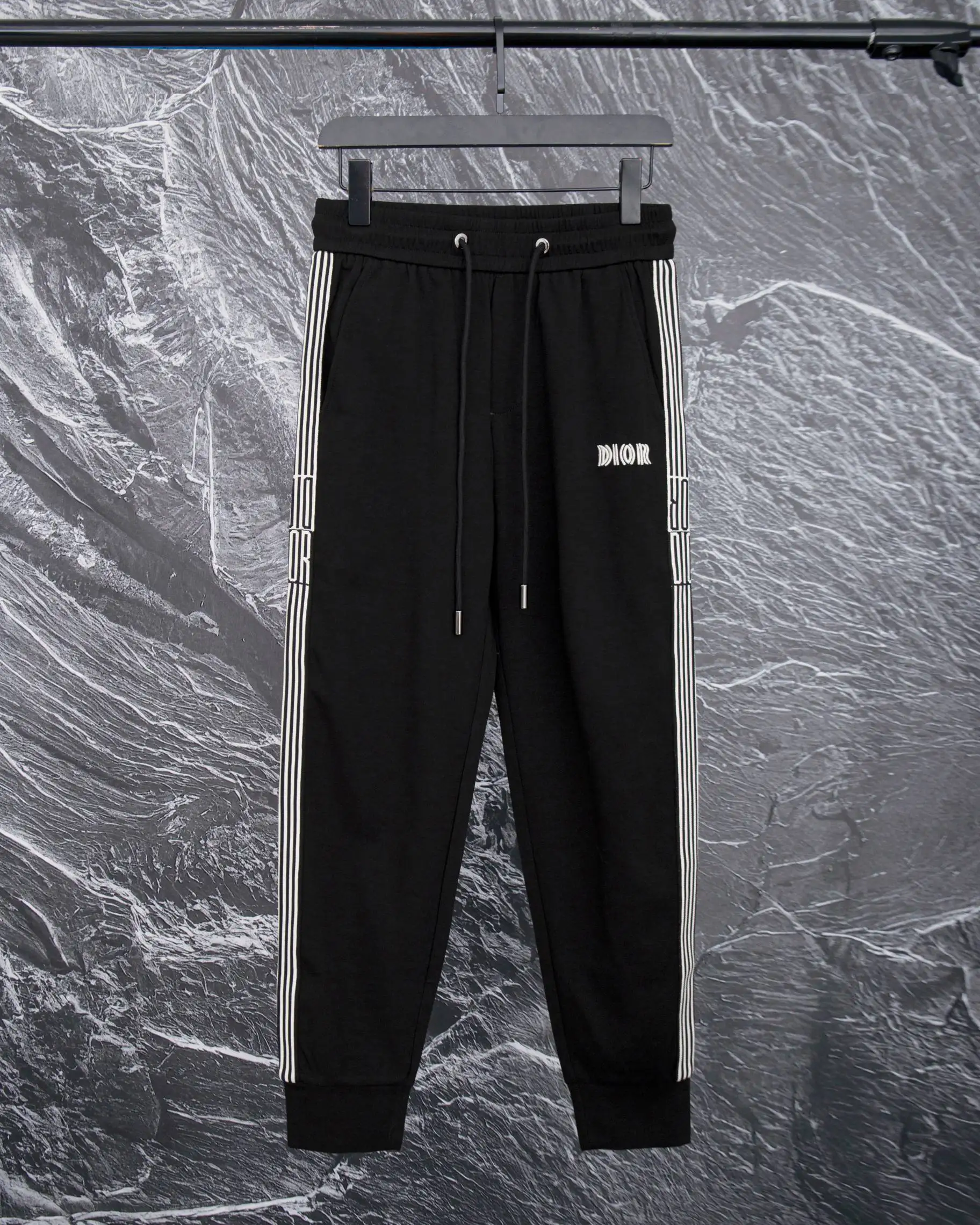 Logo-Embroidered Taped Sweatpants D19512924