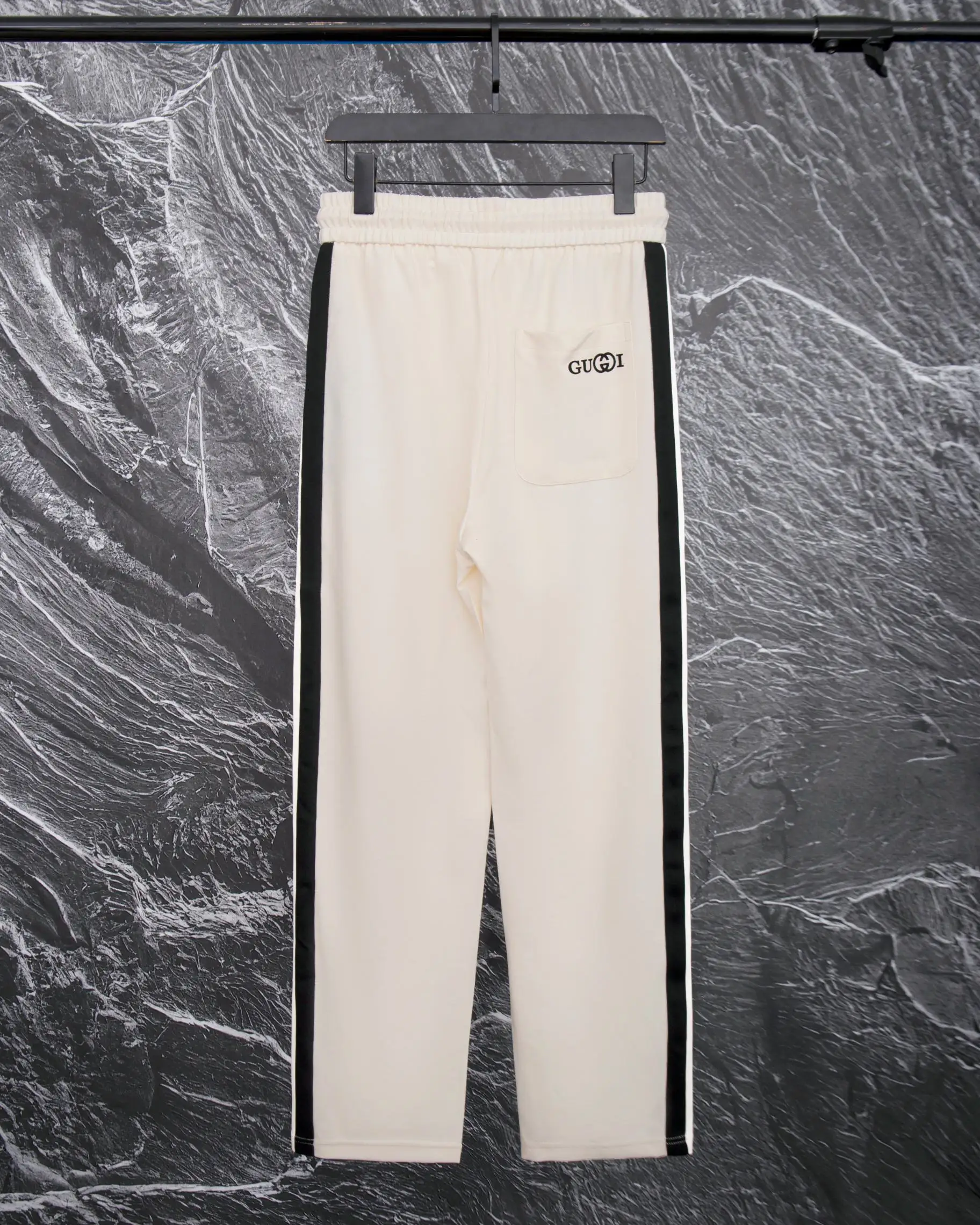 Logo-Embroidered Webbing Trim Sweatpants D20012918 — view 2