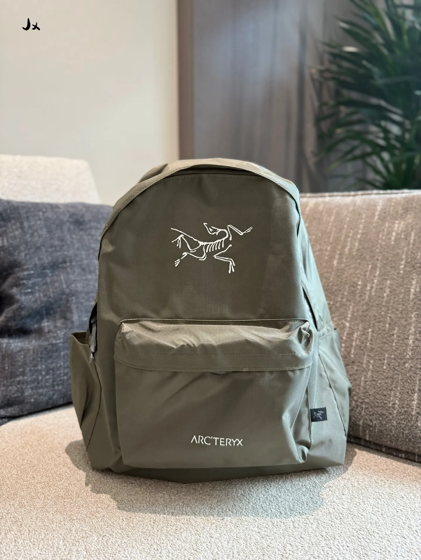 Arcteryx Lightweight Hiking Backpack D26518453 — view 2