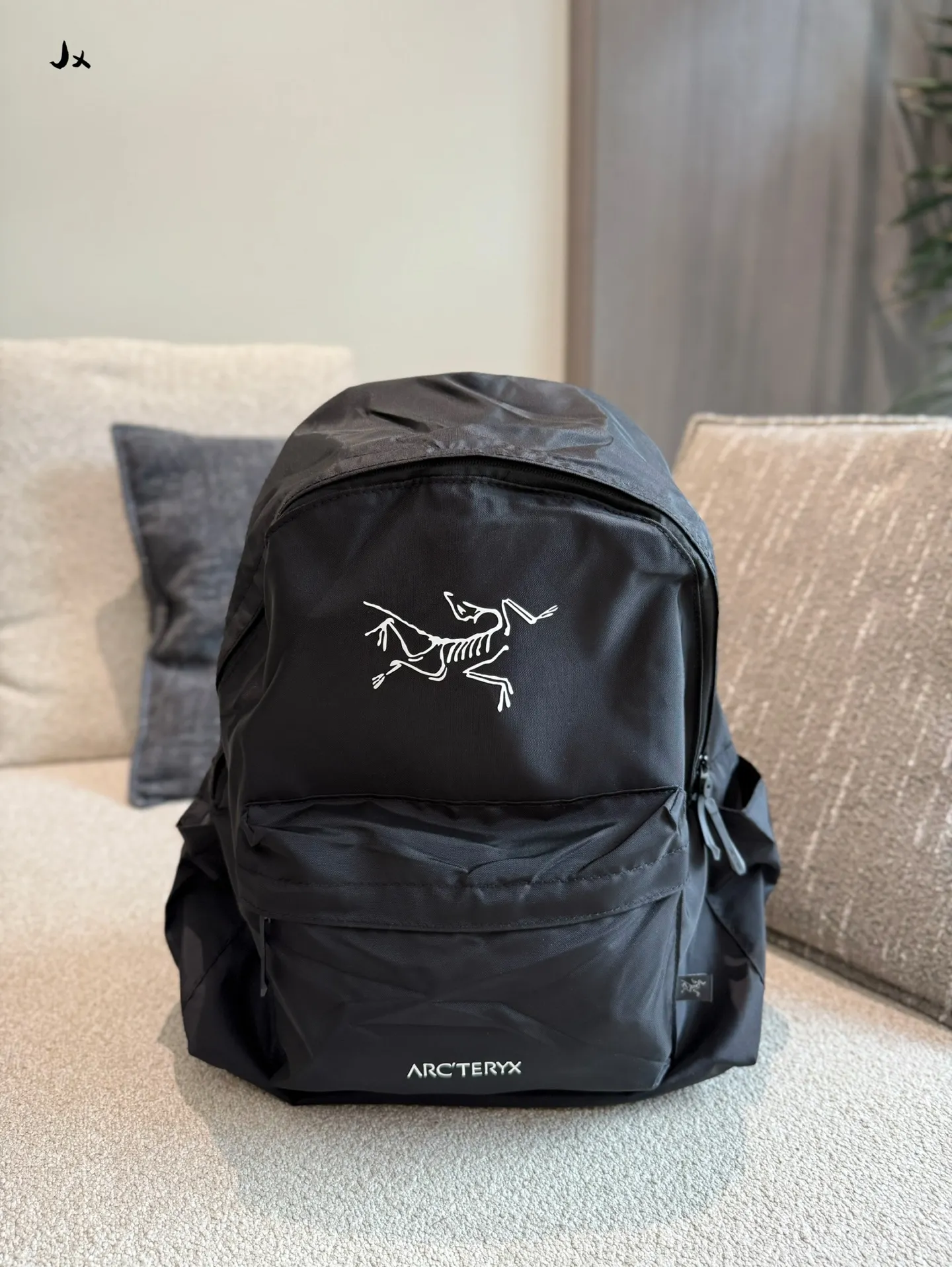 Arcteryx Lightweight Hiking Backpack D26518453 — view 3