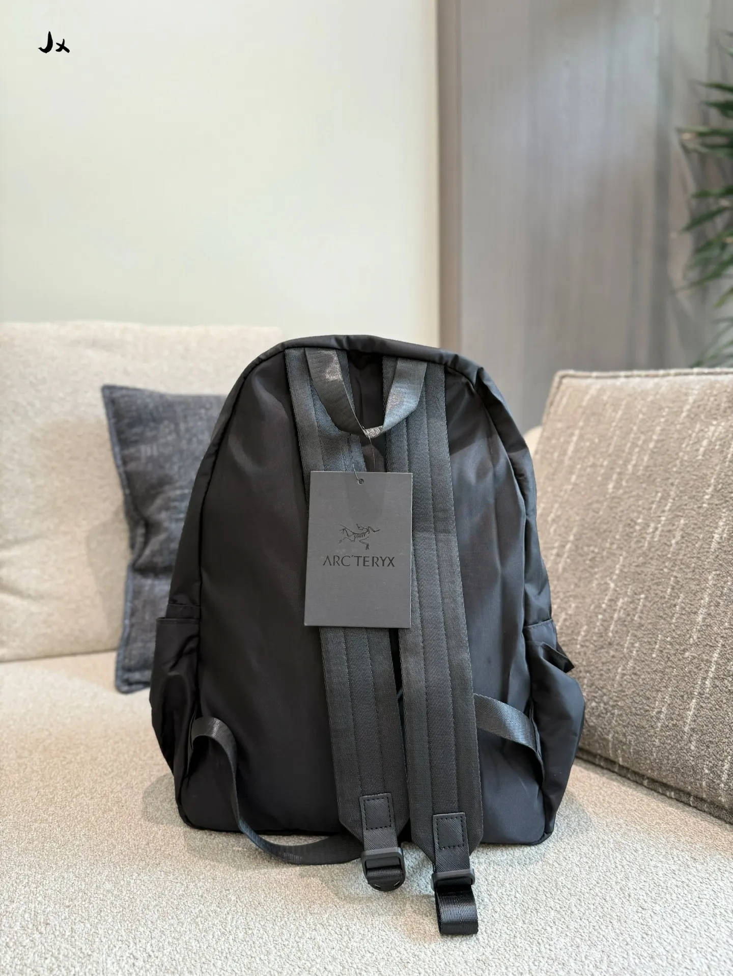 Arcteryx Lightweight Hiking Backpack D26518453 — view 7