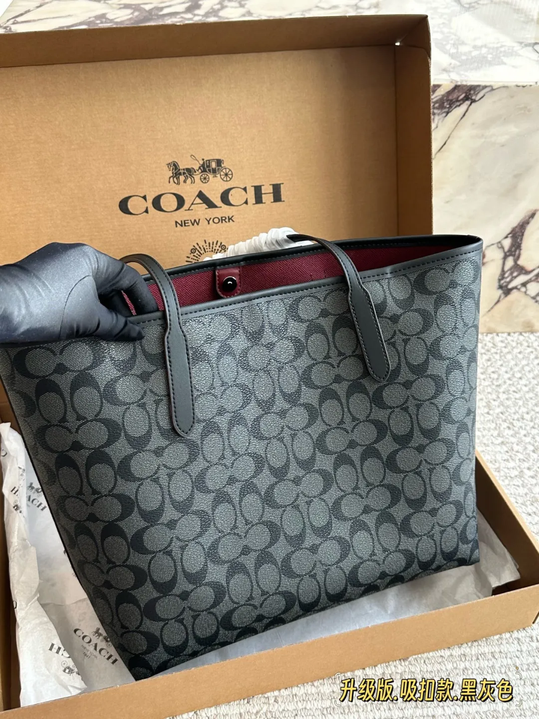 City Tote in Signature Coated Canvas D26518179 — view 4