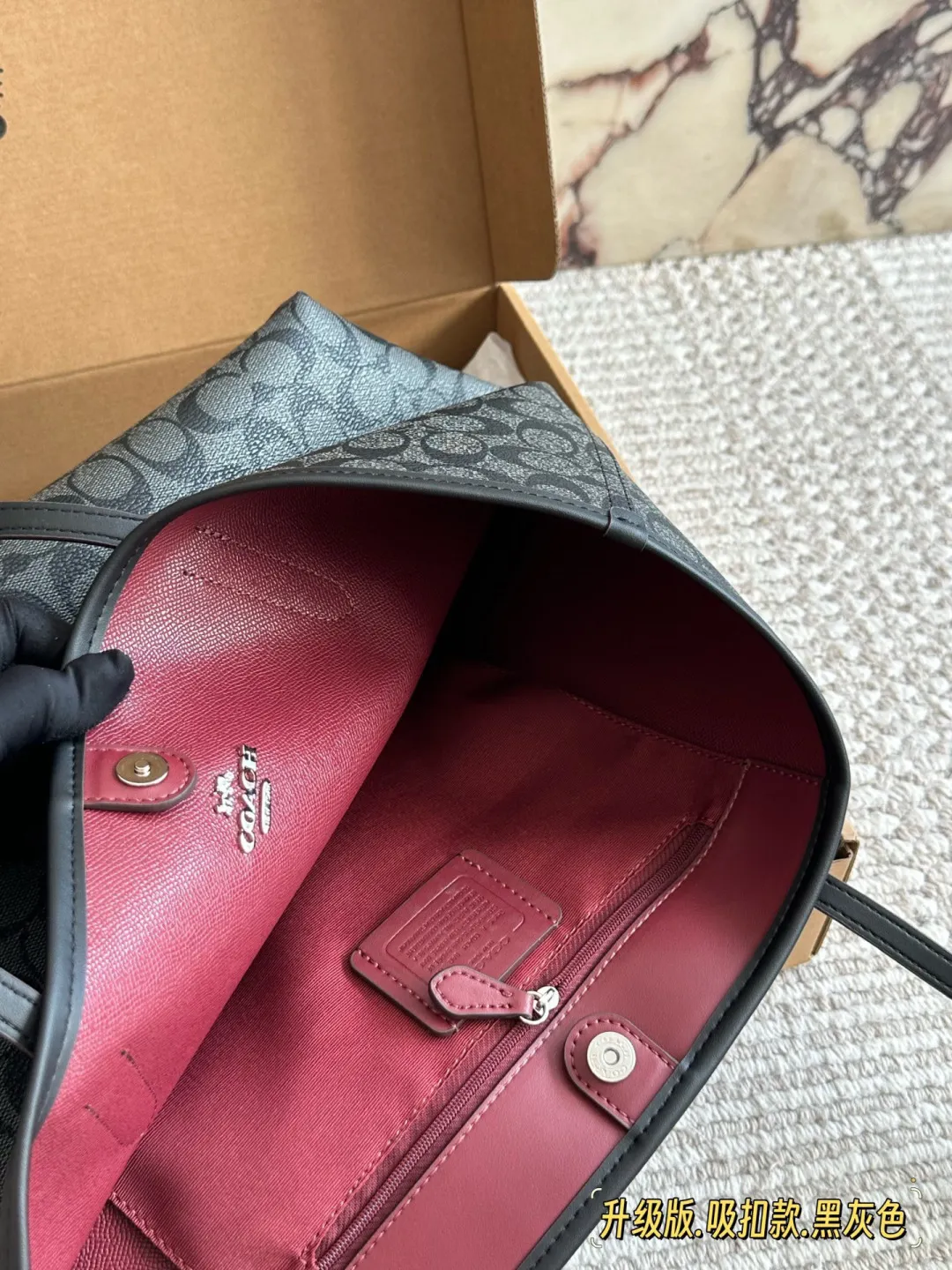 City Tote in Signature Coated Canvas D26518179 — view 9