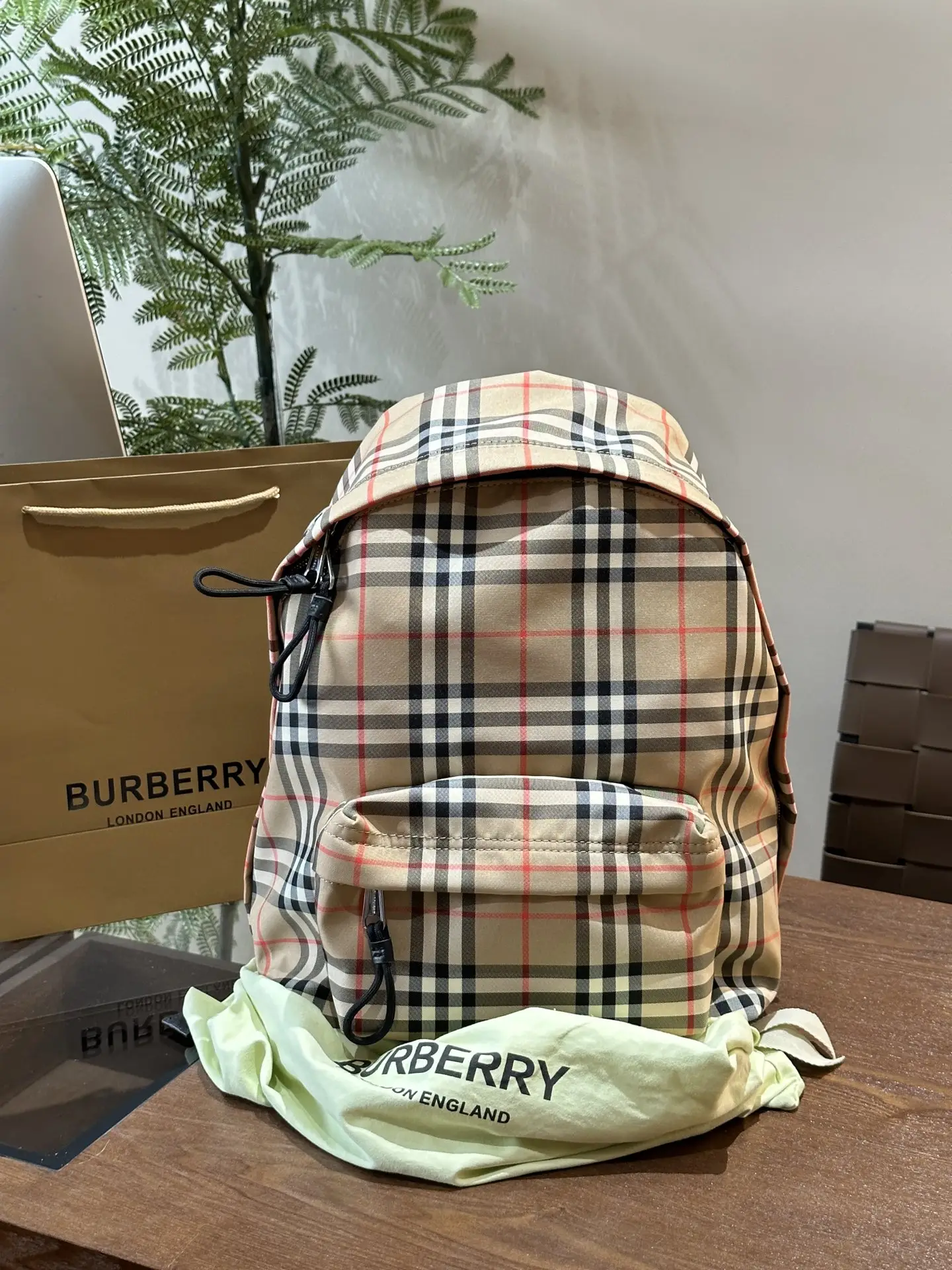 Vintage Check Nylon Backpack D28518132 — view 2