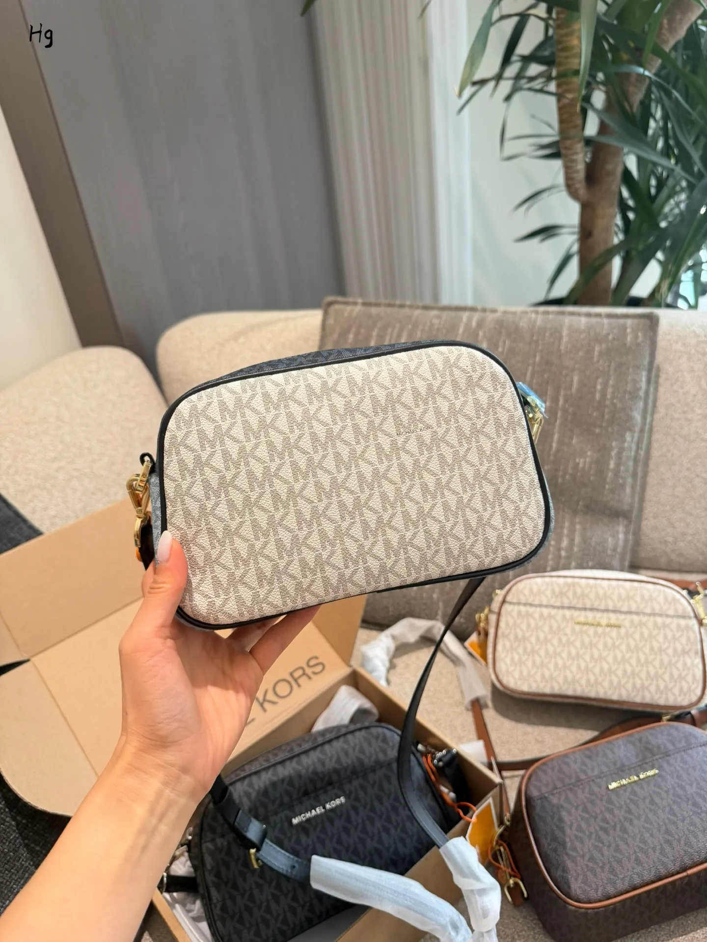 Michael Kors Monogram Camera Bag D28518501 — view 6