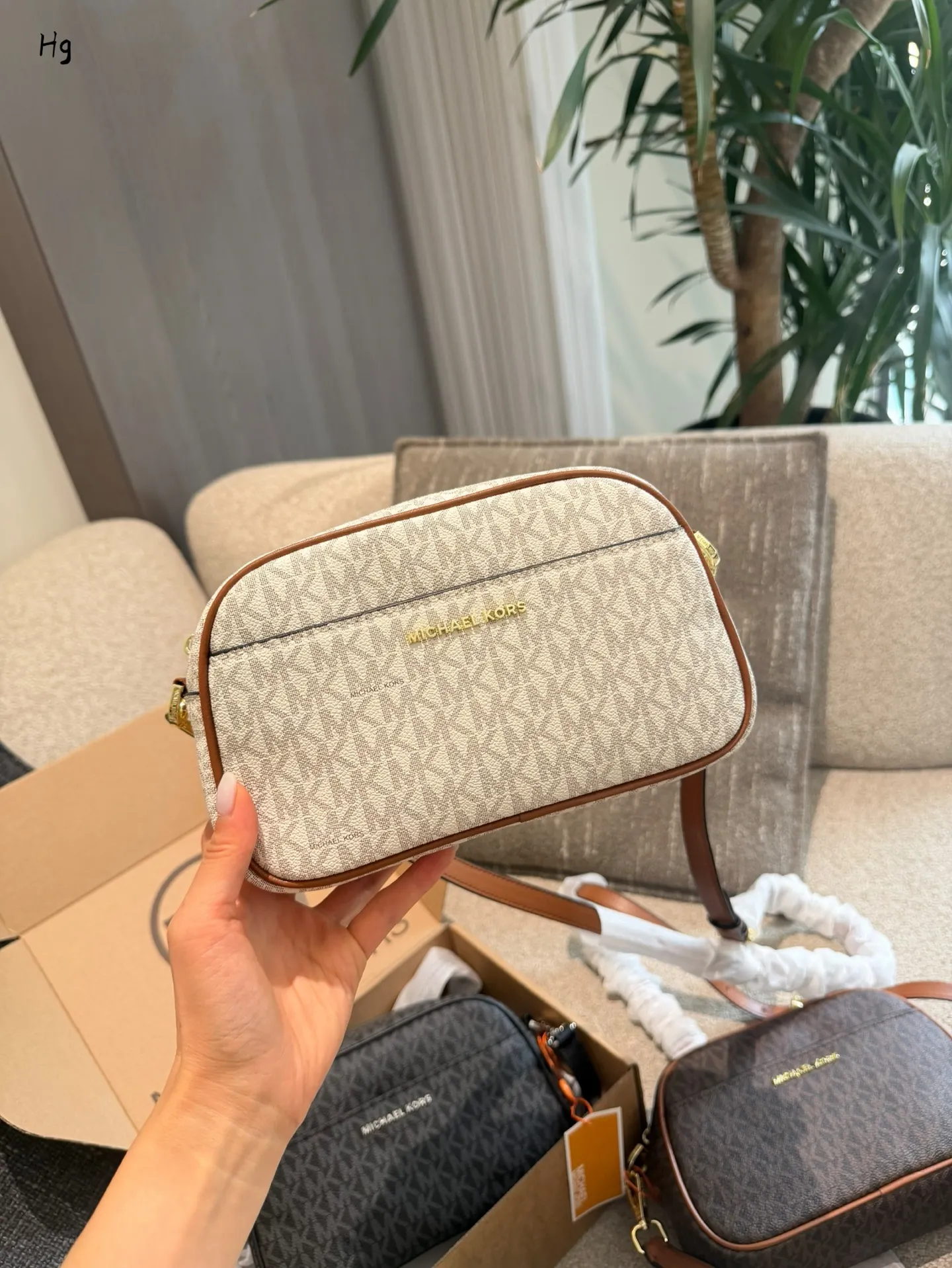 Michael Kors Monogram Camera Bag D28518502 — view 3