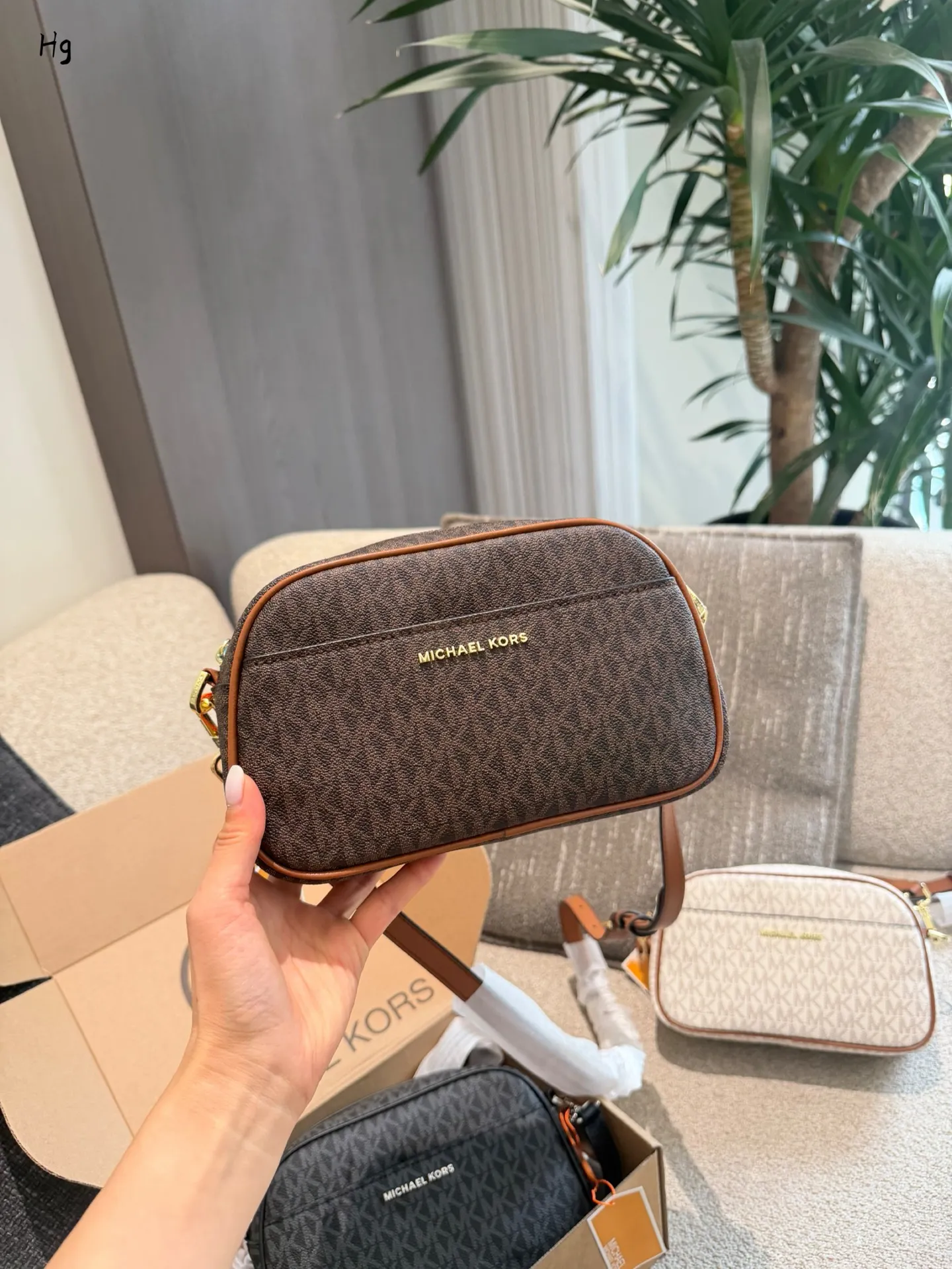 Michael Kors Monogram Camera Bag D28518502 — view 4