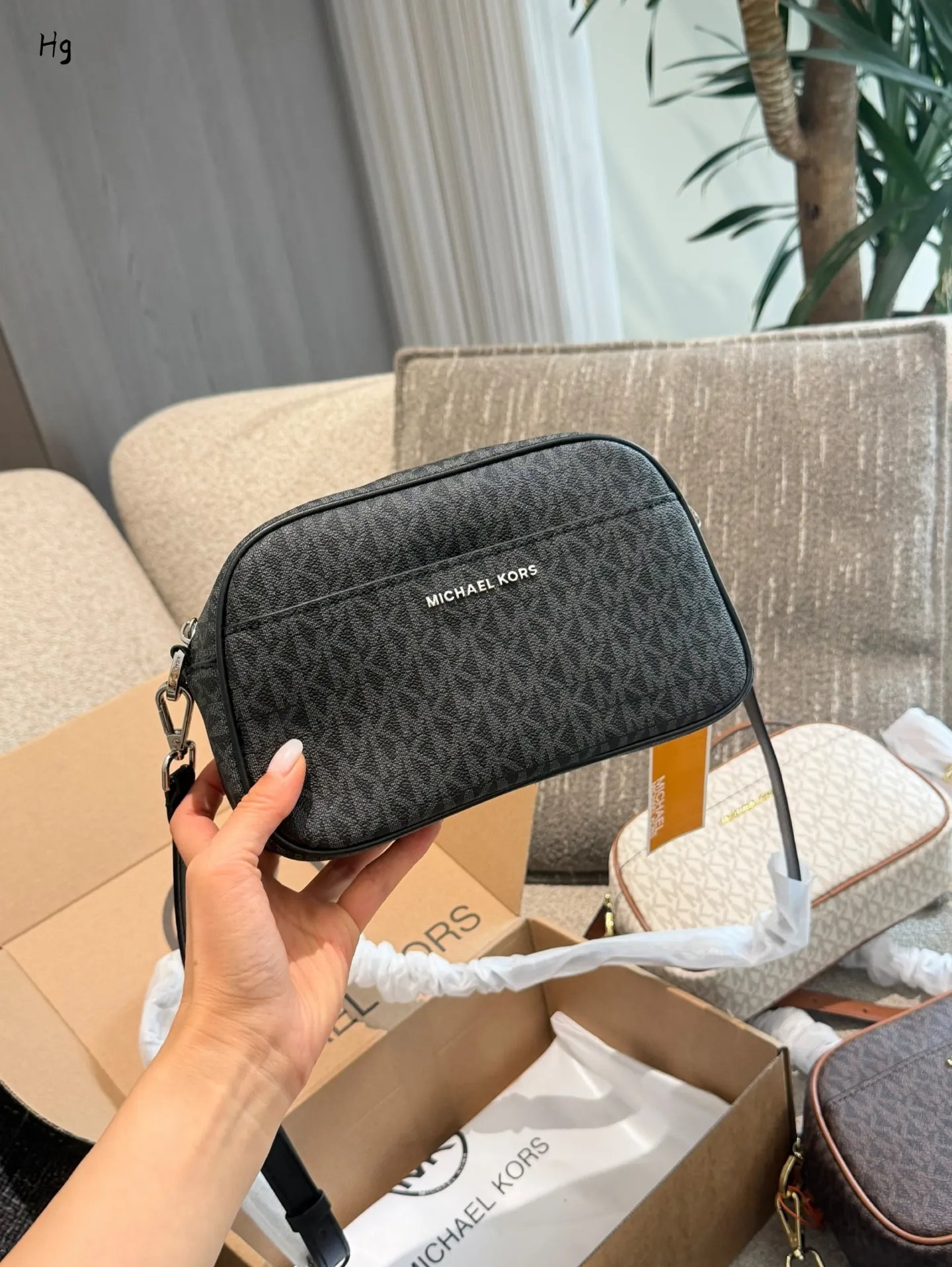 Michael Kors Monogram Camera Bag D28518502 — view 7