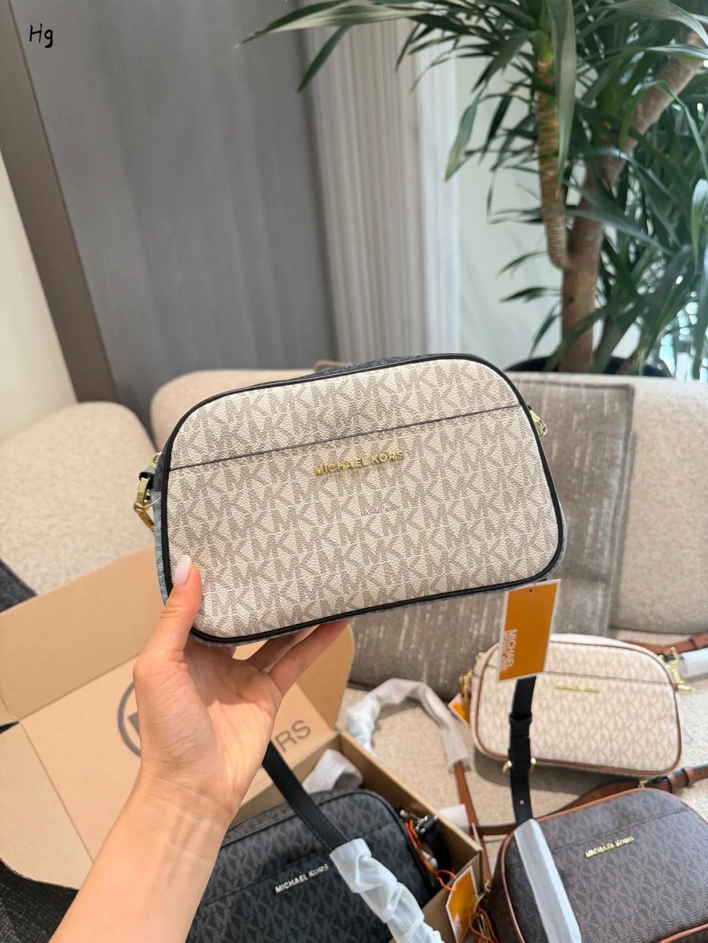 Michael Kors Monogram Camera Bag D28518502 — view 8