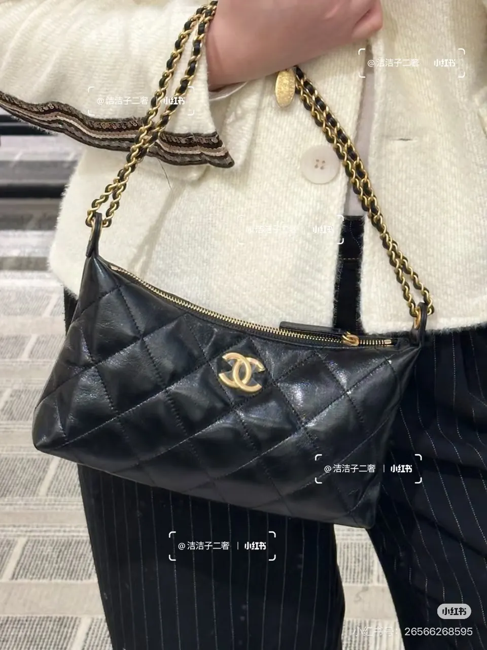 Quilted Hobo Chain Bag D30018021 — view 3