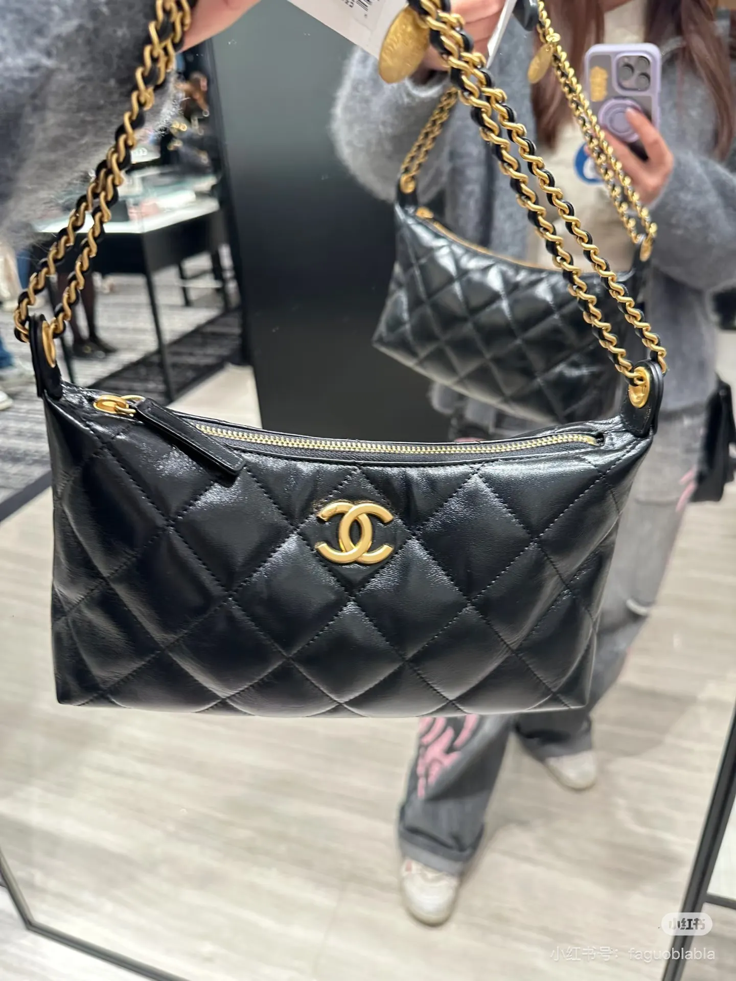 Quilted Hobo Chain Bag D30018021 — view 4