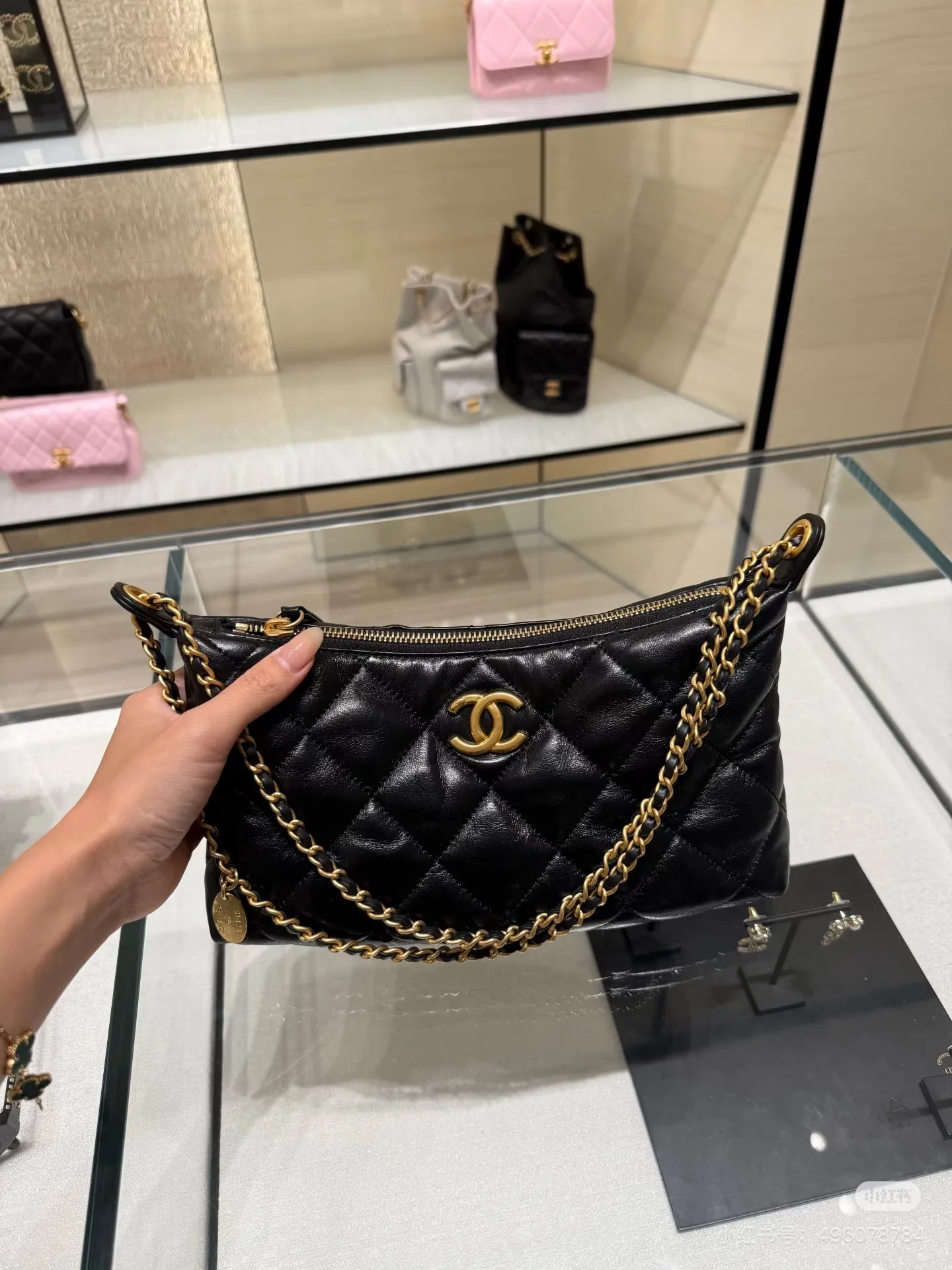 Quilted Hobo Chain Bag D30018021 — view 8