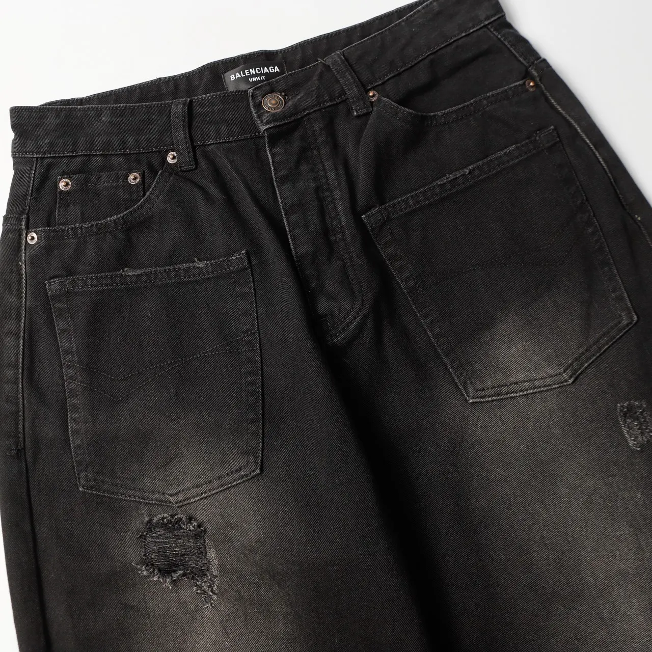 Reversed Pocket Distressed Wide-Leg Jeans D24018637 — view 15