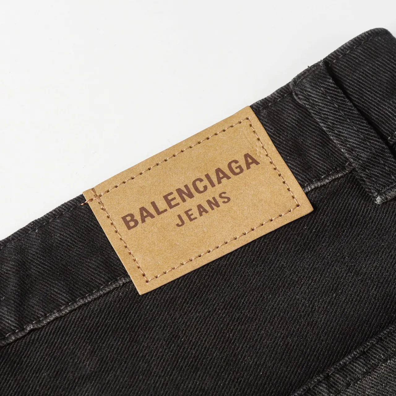 Reversed Pocket Distressed Wide-Leg Jeans D24018637 — view 17
