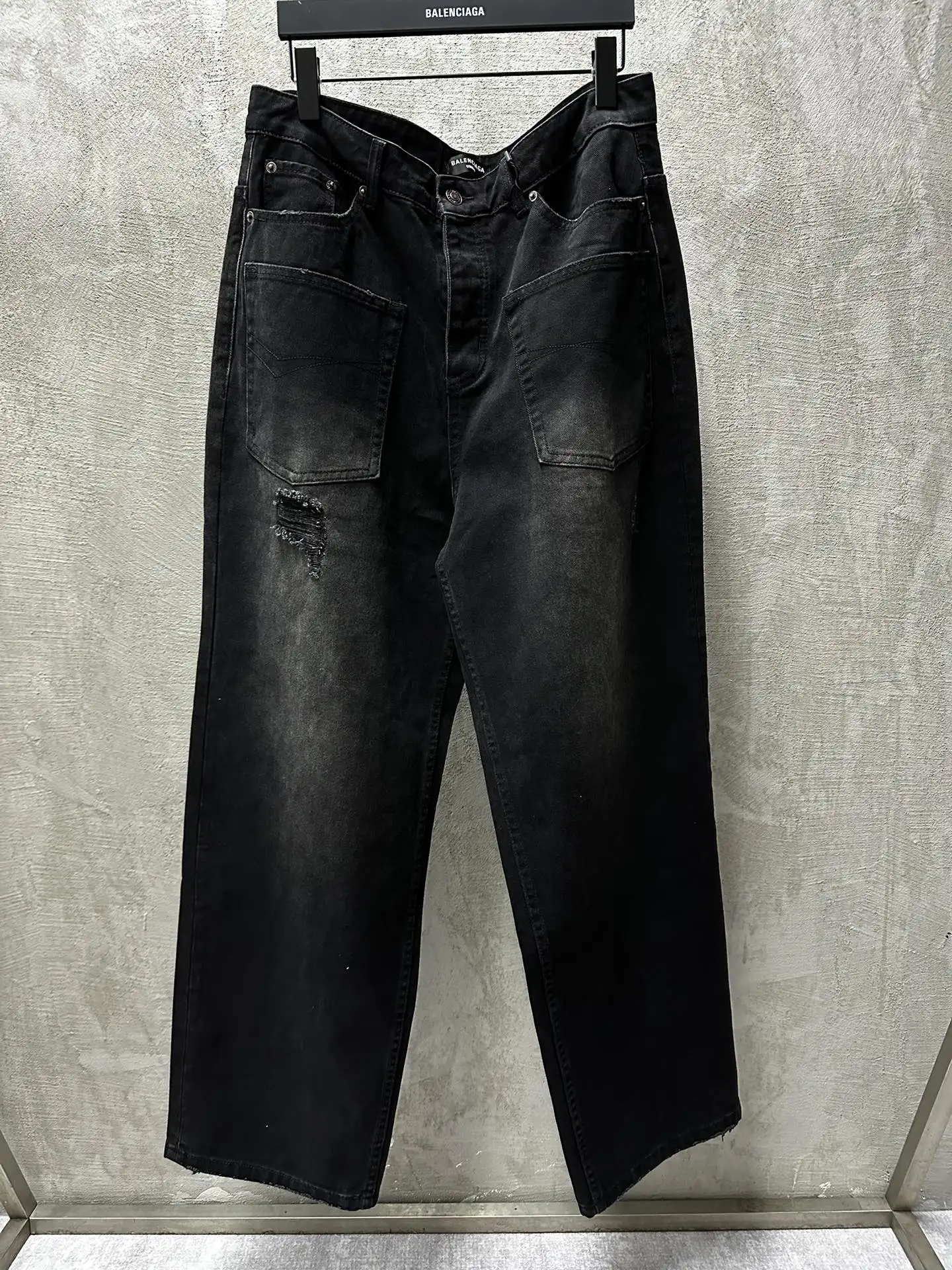 Reversed Pocket Distressed Wide-Leg Jeans D24018637 — view 20