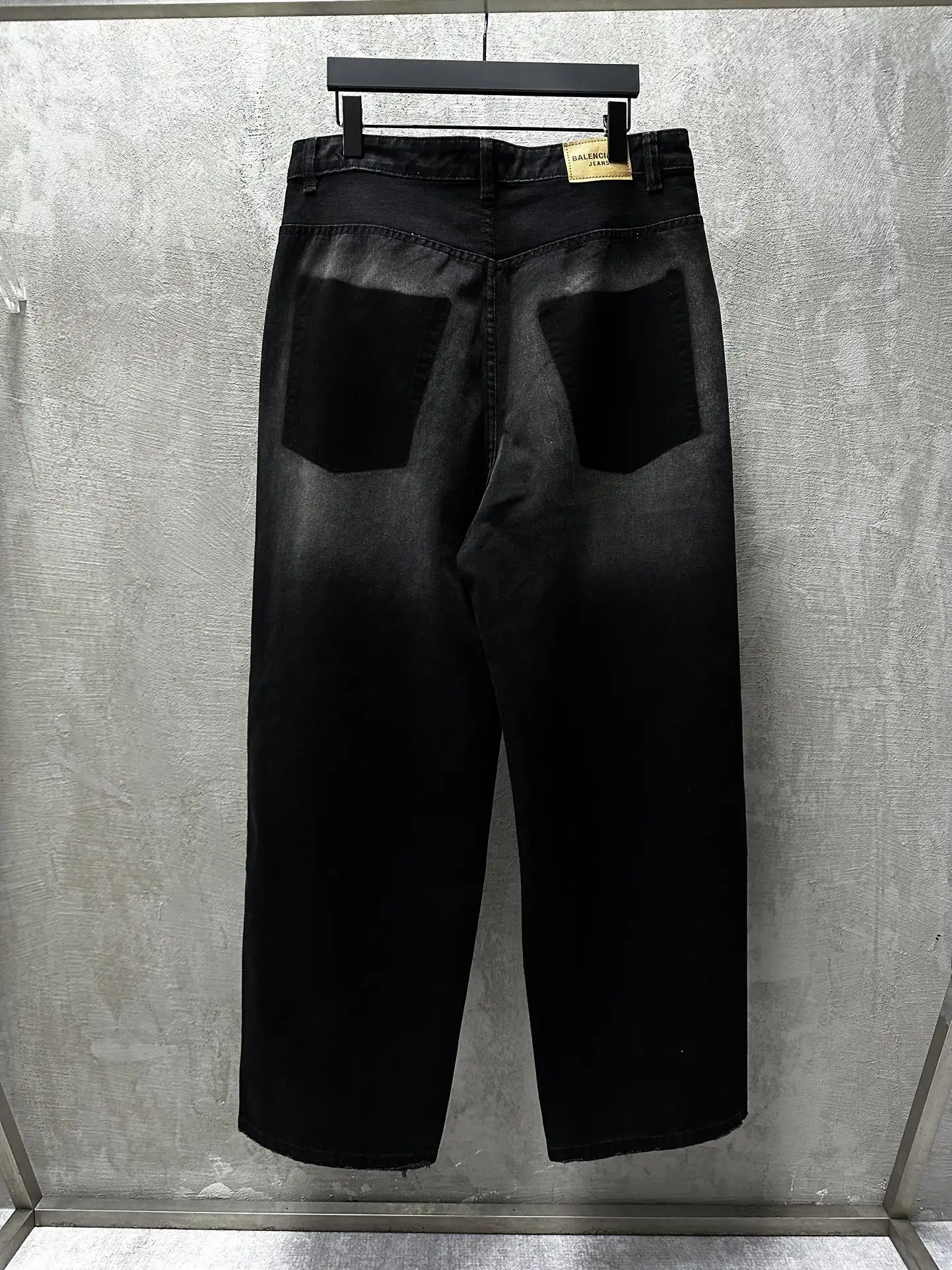 Reversed Pocket Distressed Wide-Leg Jeans D24018637 — view 21