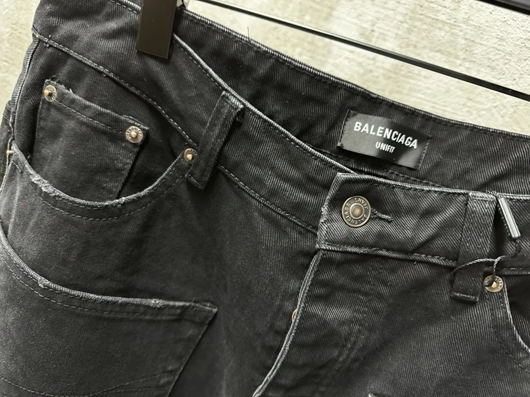 Reversed Pocket Distressed Wide-Leg Jeans D24018637 — view 22