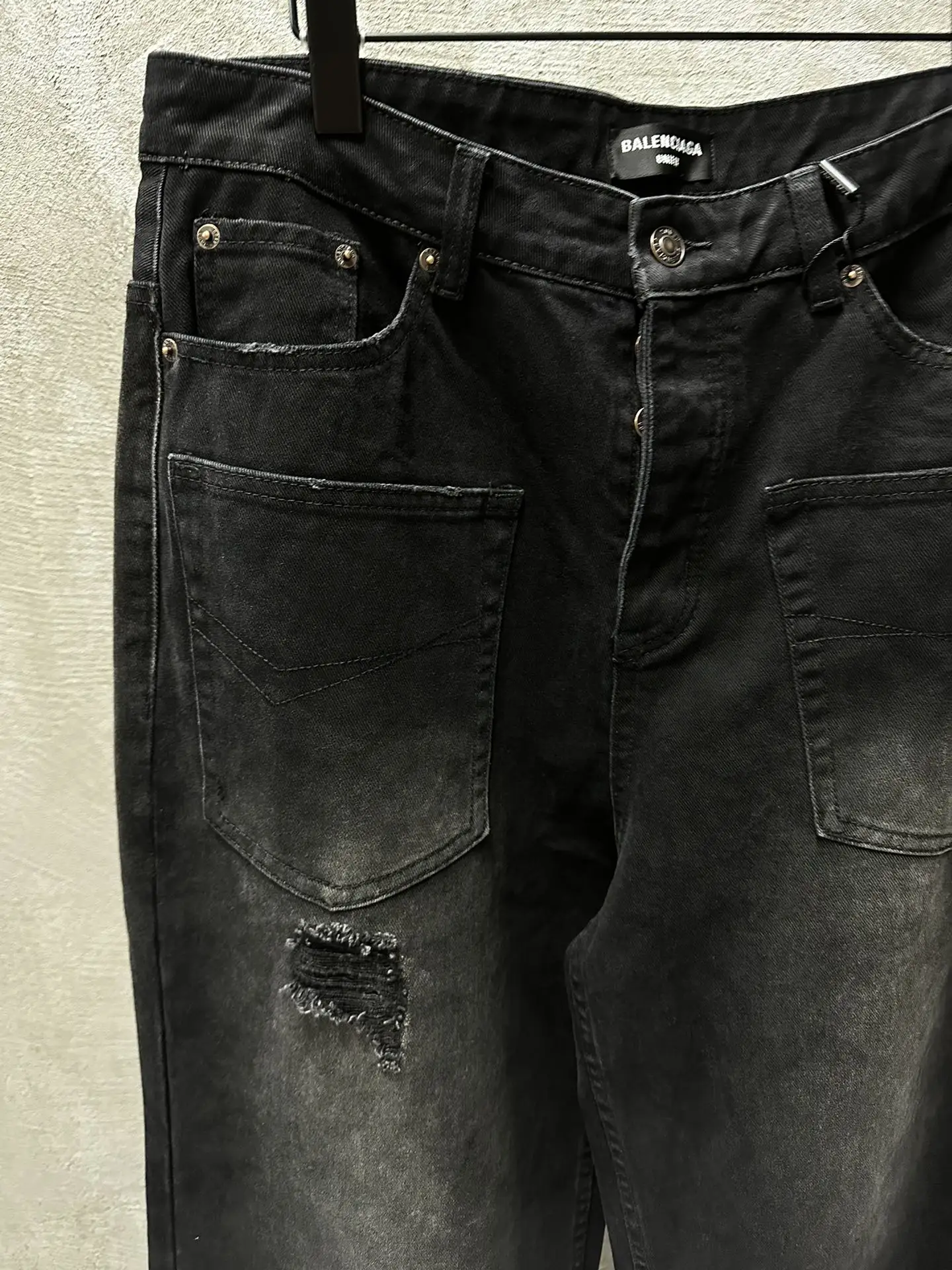 Reversed Pocket Distressed Wide-Leg Jeans D24018637 — view 23