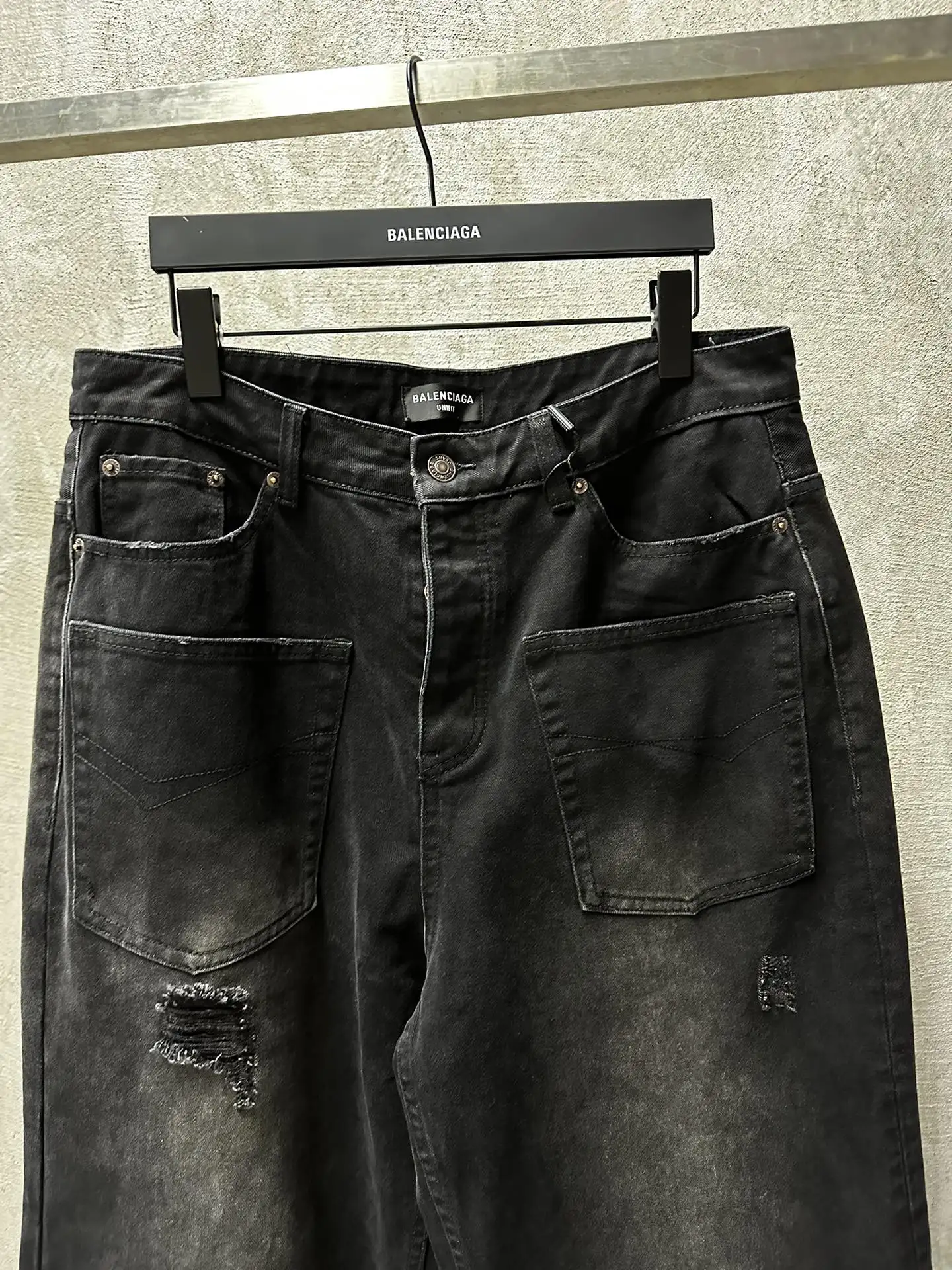 Reversed Pocket Distressed Wide-Leg Jeans D24018637 — view 26