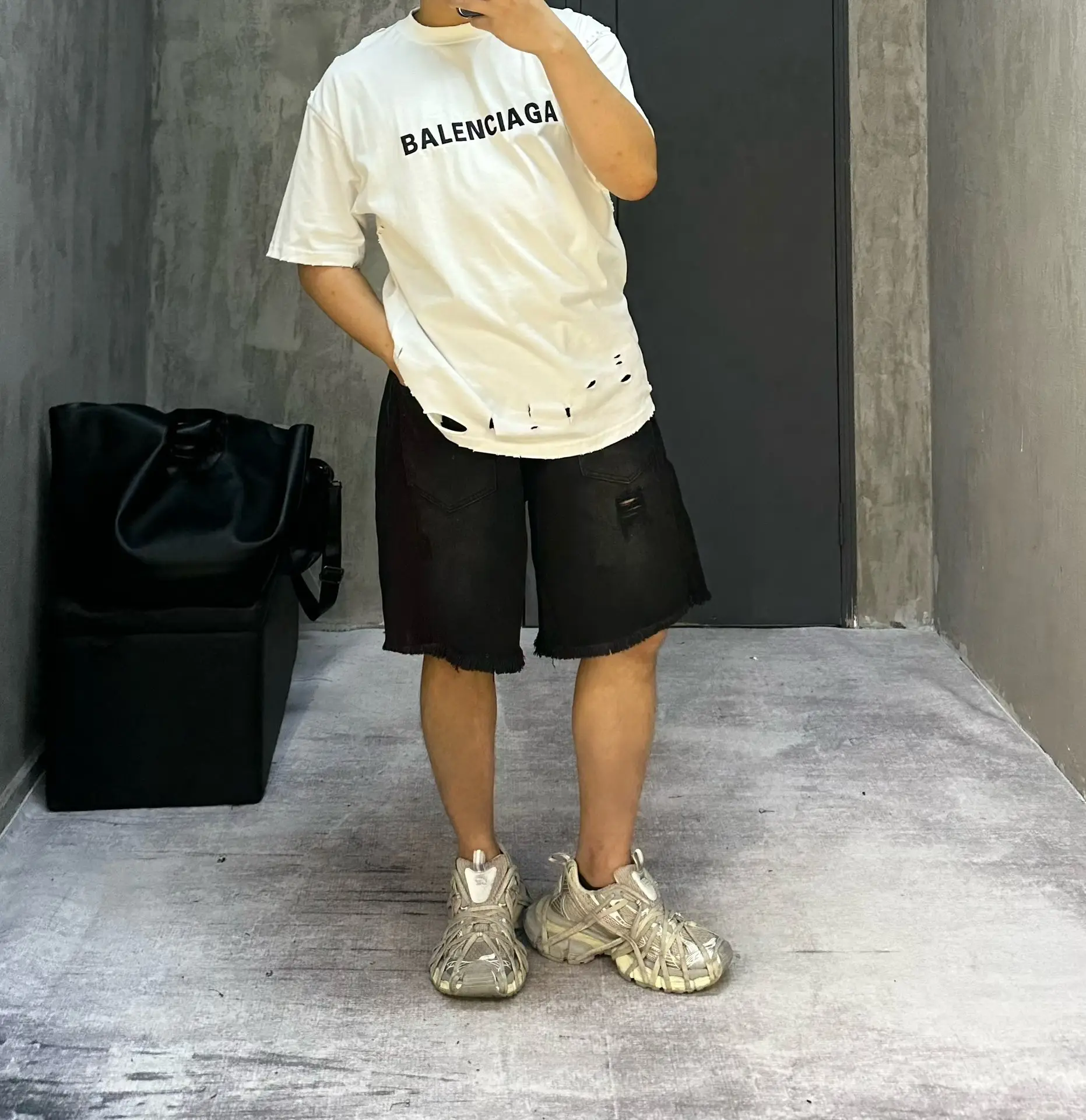 Distressed Raw-Hem Denim Shorts D21518635 — view 2