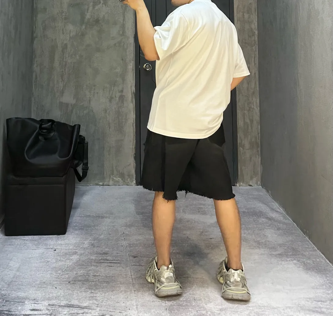 Distressed Raw-Hem Denim Shorts D21518635 — view 3