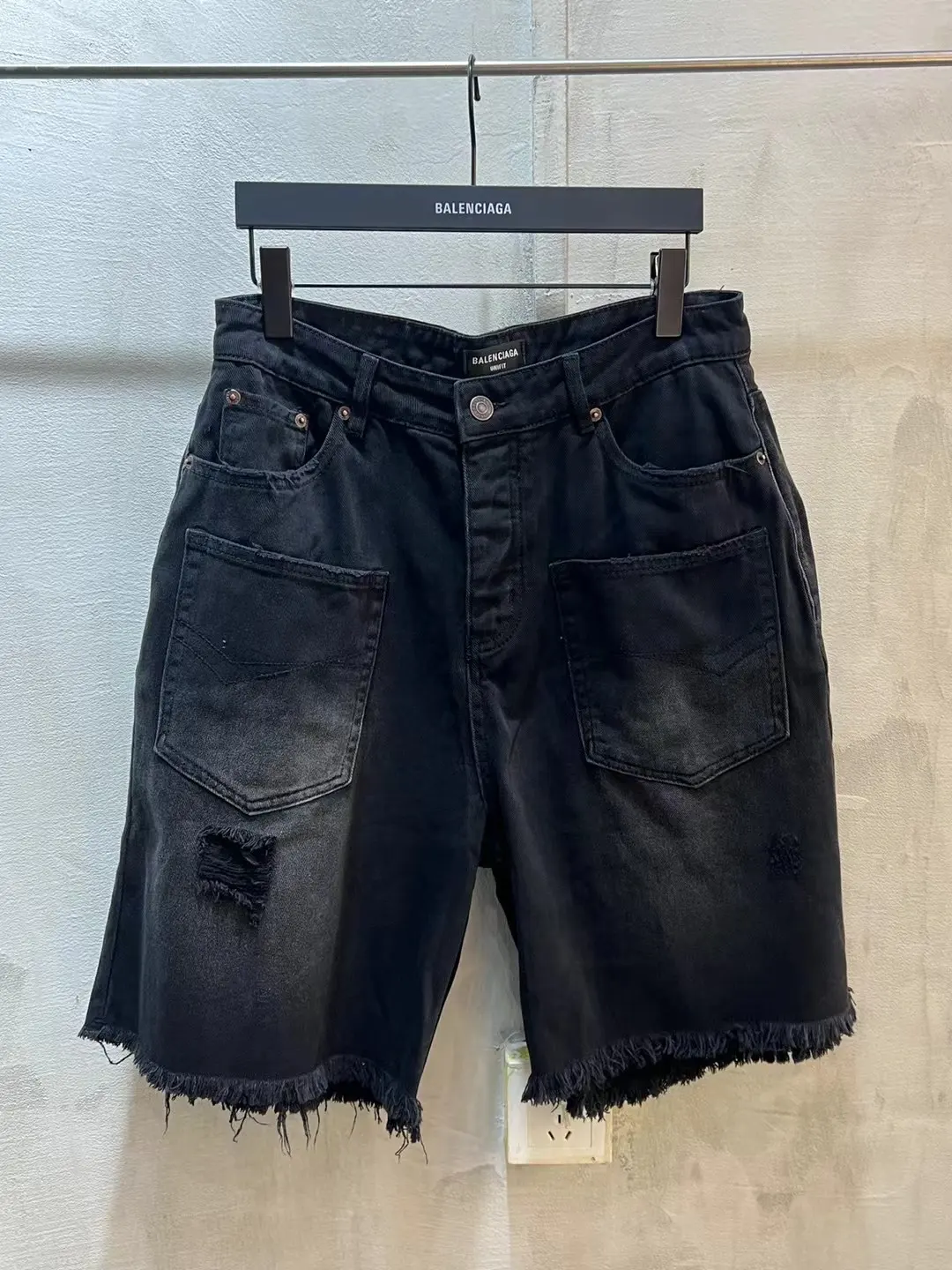 Distressed Raw-Hem Denim Shorts D21518635 — view 6