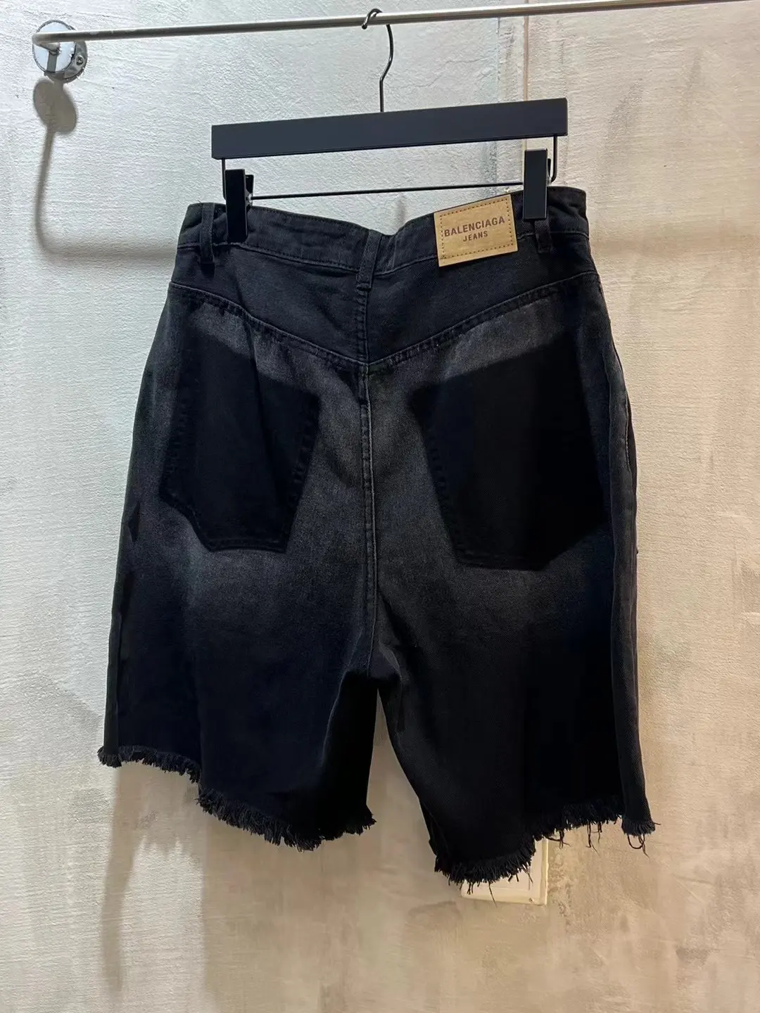 Distressed Raw-Hem Denim Shorts D21518635 — view 7