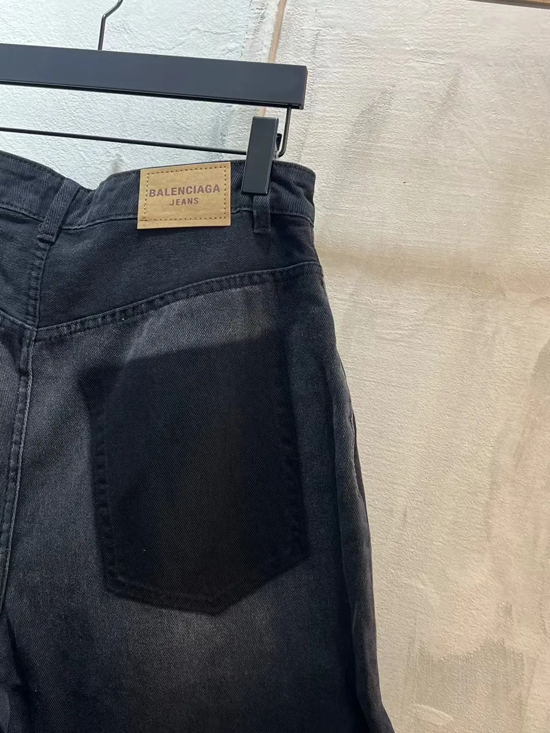 Distressed Raw-Hem Denim Shorts D21518635 — view 8