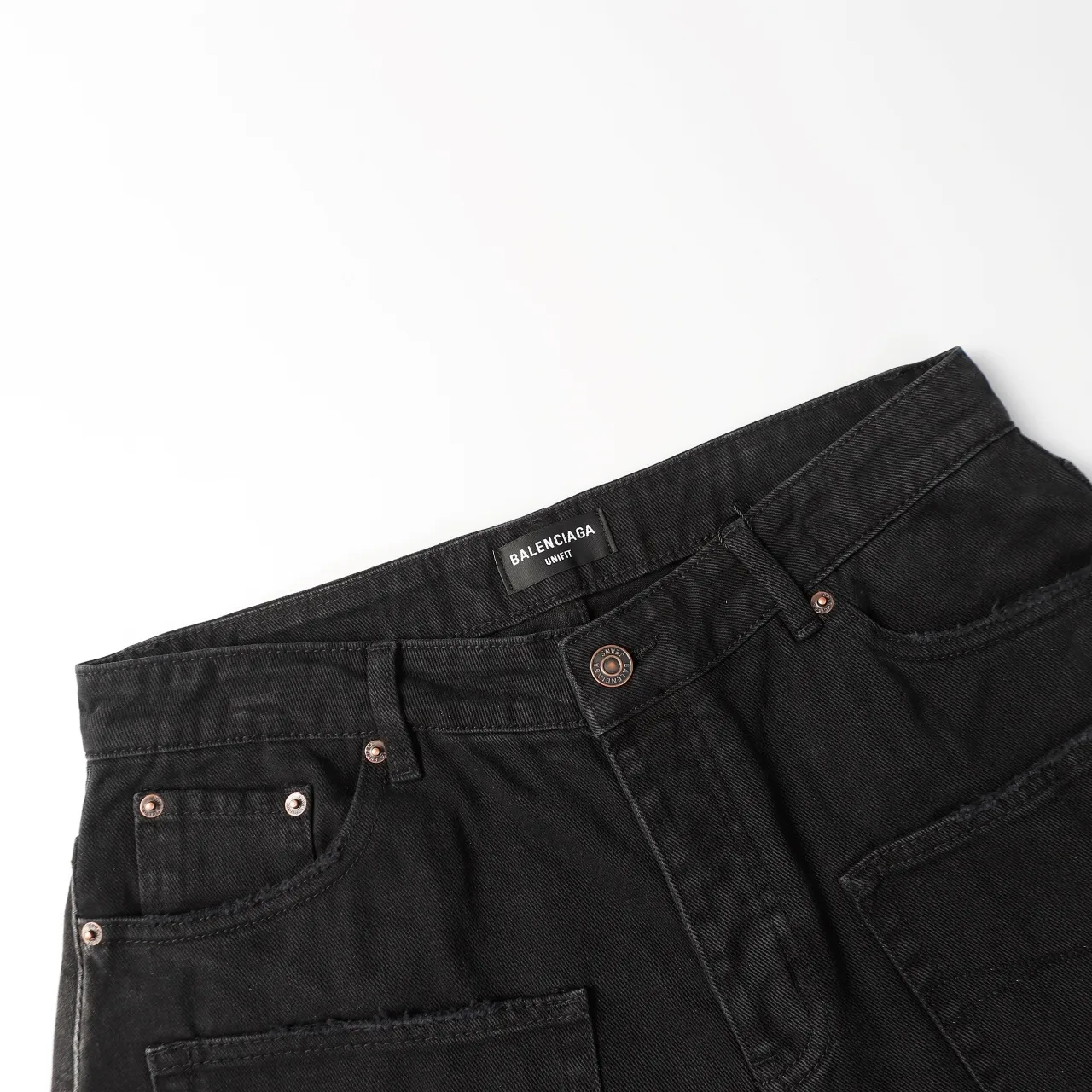 Distressed Frayed Denim Shorts D21518636 — view 3