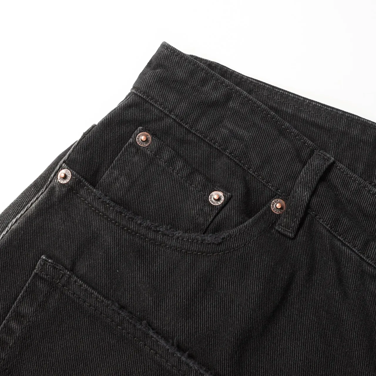 Distressed Frayed Denim Shorts D21518636 — view 4
