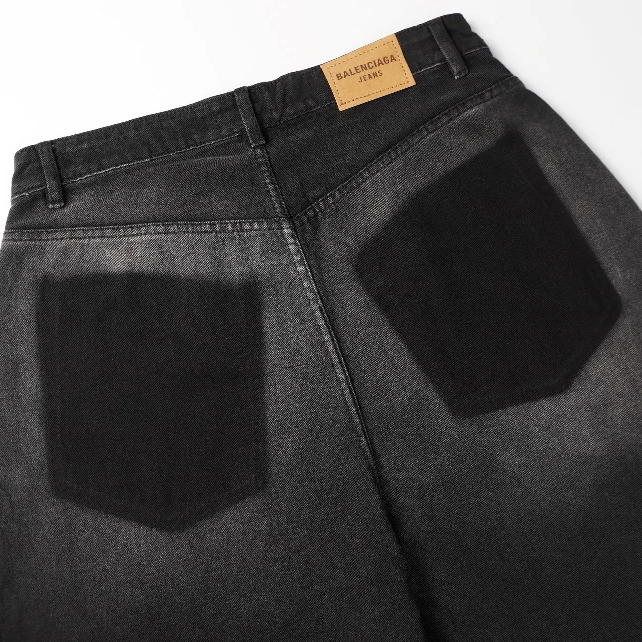 Distressed Frayed Denim Shorts D21518636 — view 7