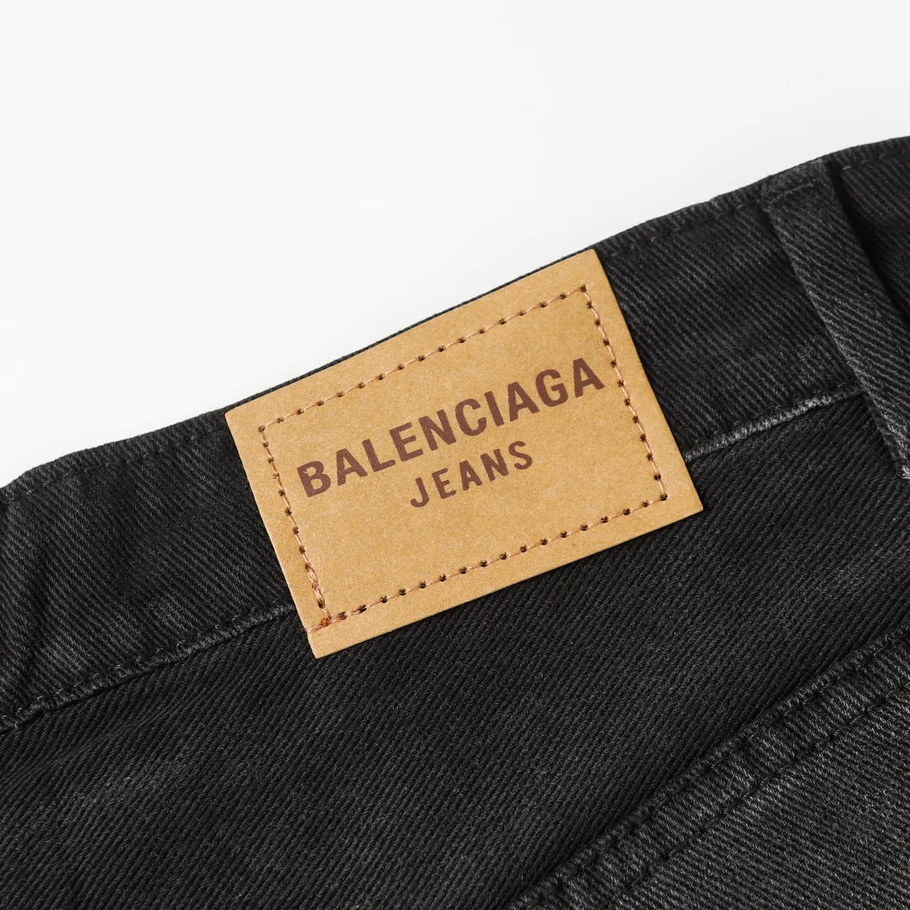 Distressed Frayed Denim Shorts D21518636 — view 8