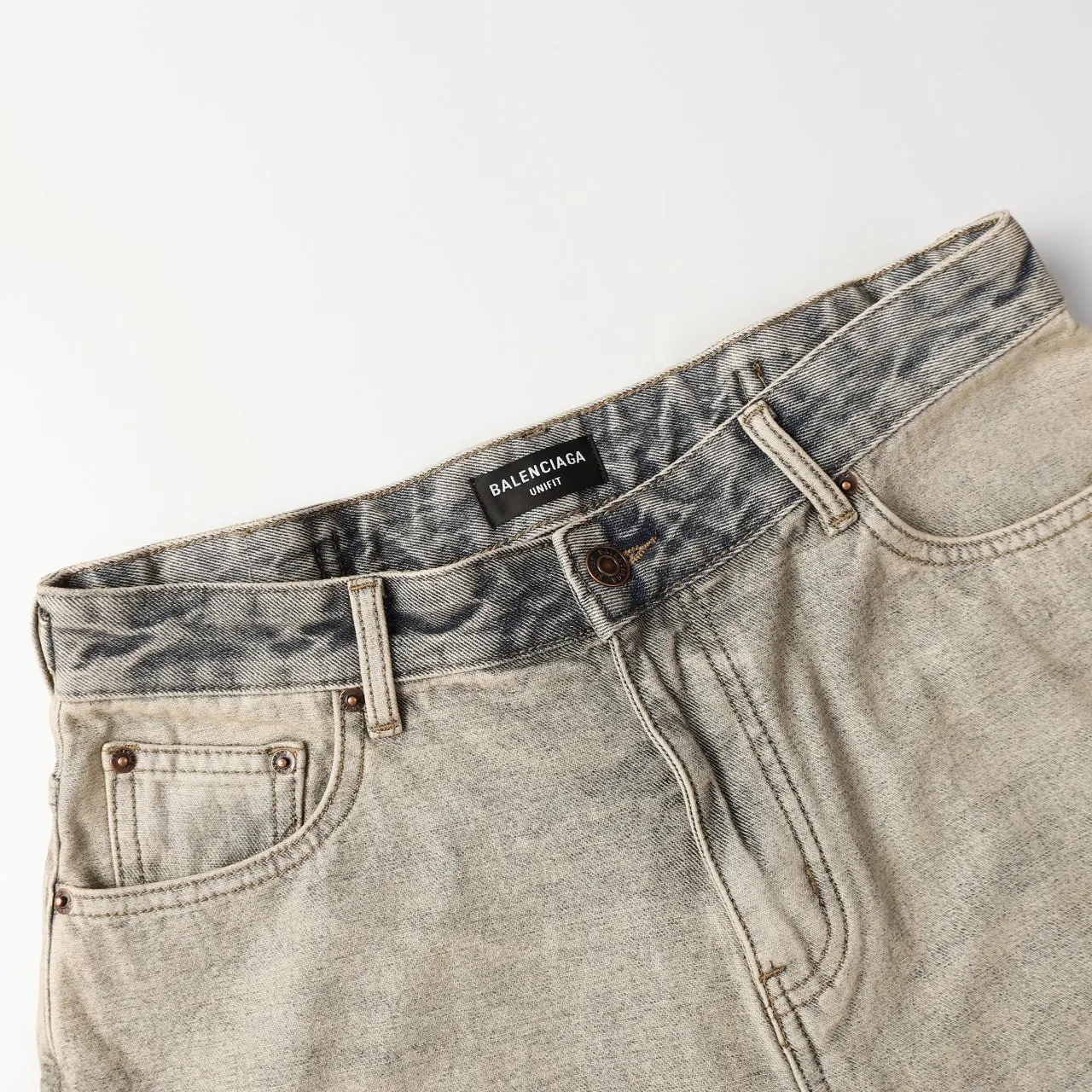 Inside-Out Effect Baggy Denim Shorts D21018719 — view 3