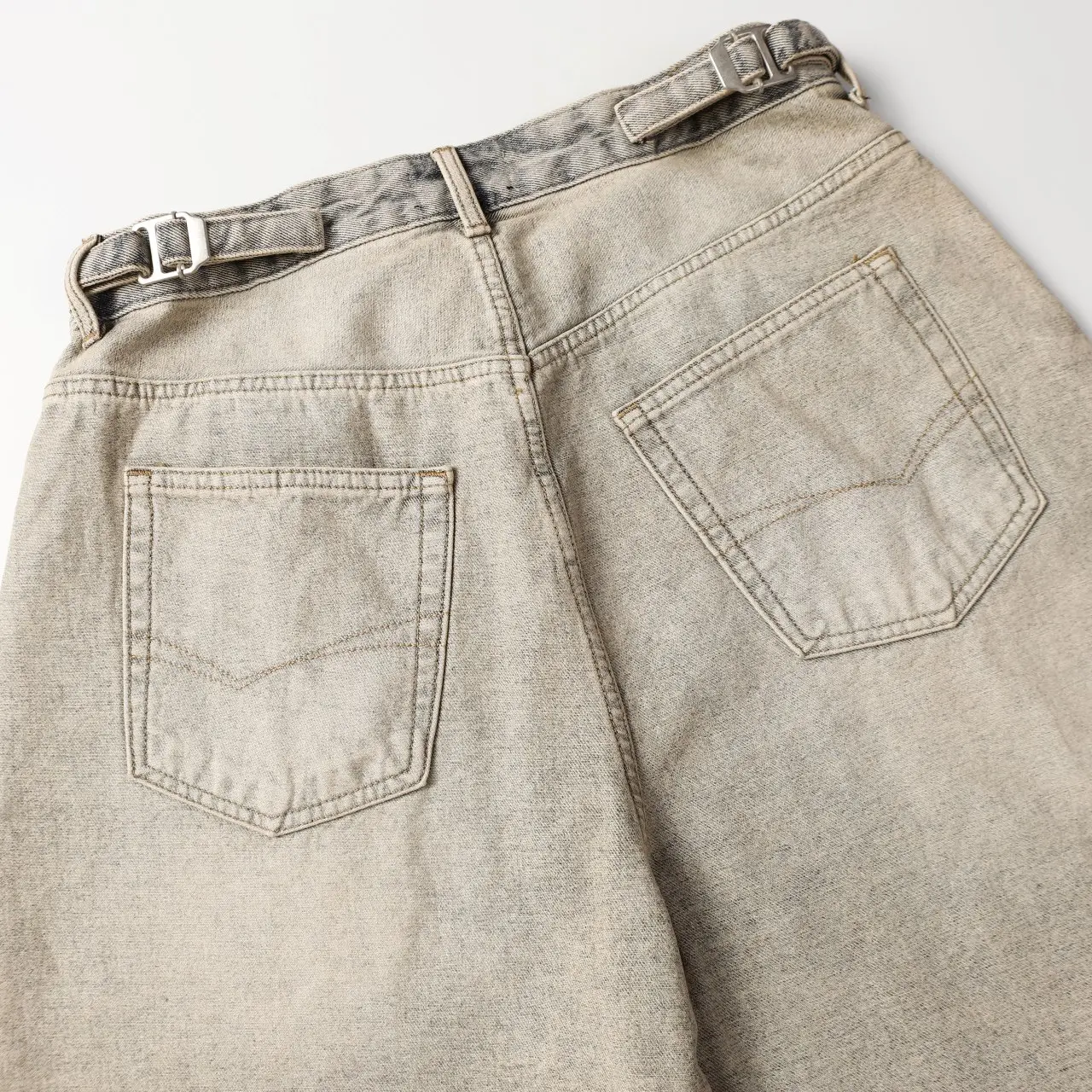 Inside-Out Effect Baggy Denim Shorts D21018719 — view 4