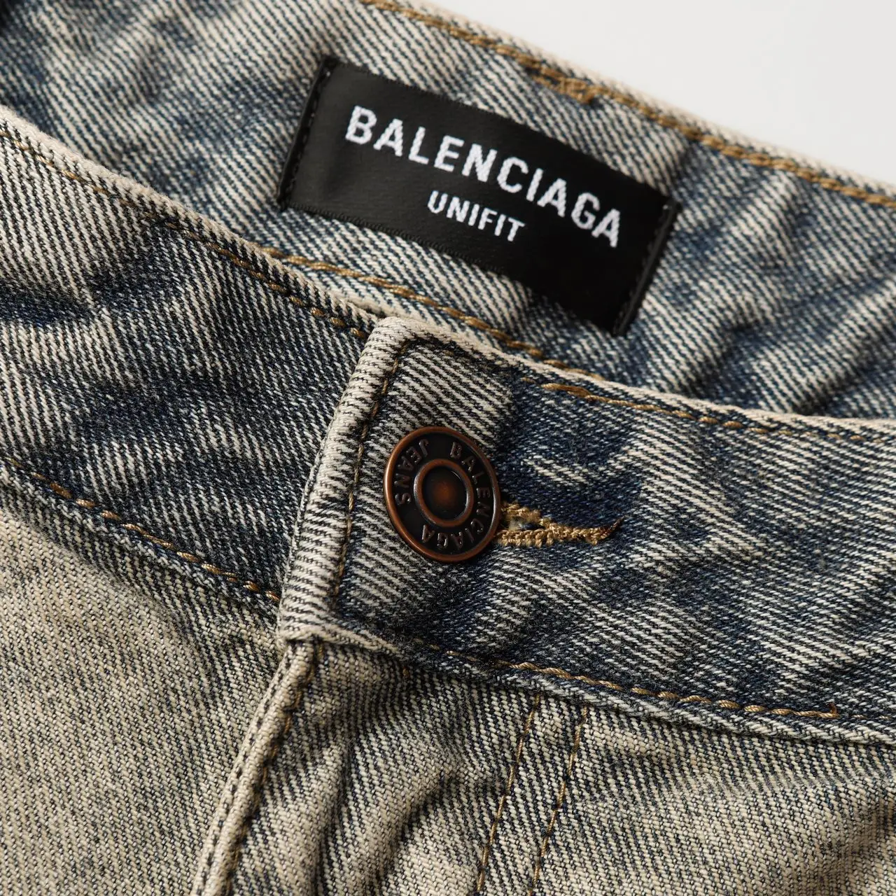 Inside-Out Effect Baggy Denim Shorts D21018719 — view 5